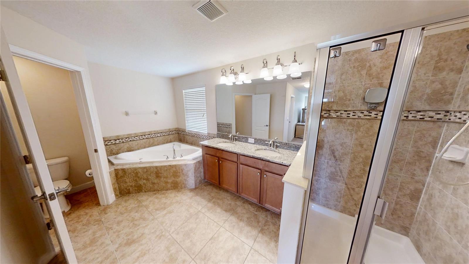 15725 SIGNATURE DR