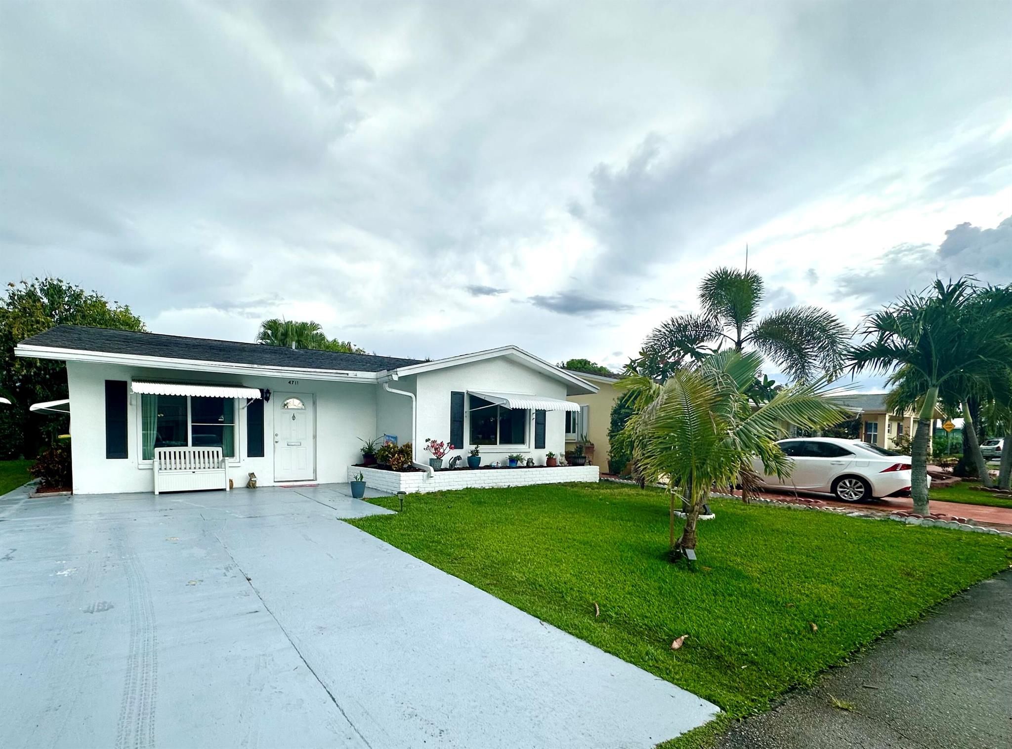 4711 NW 49th Place
