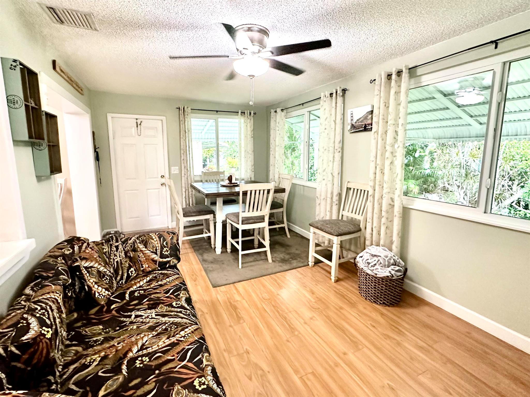 4711 NW 49th Place