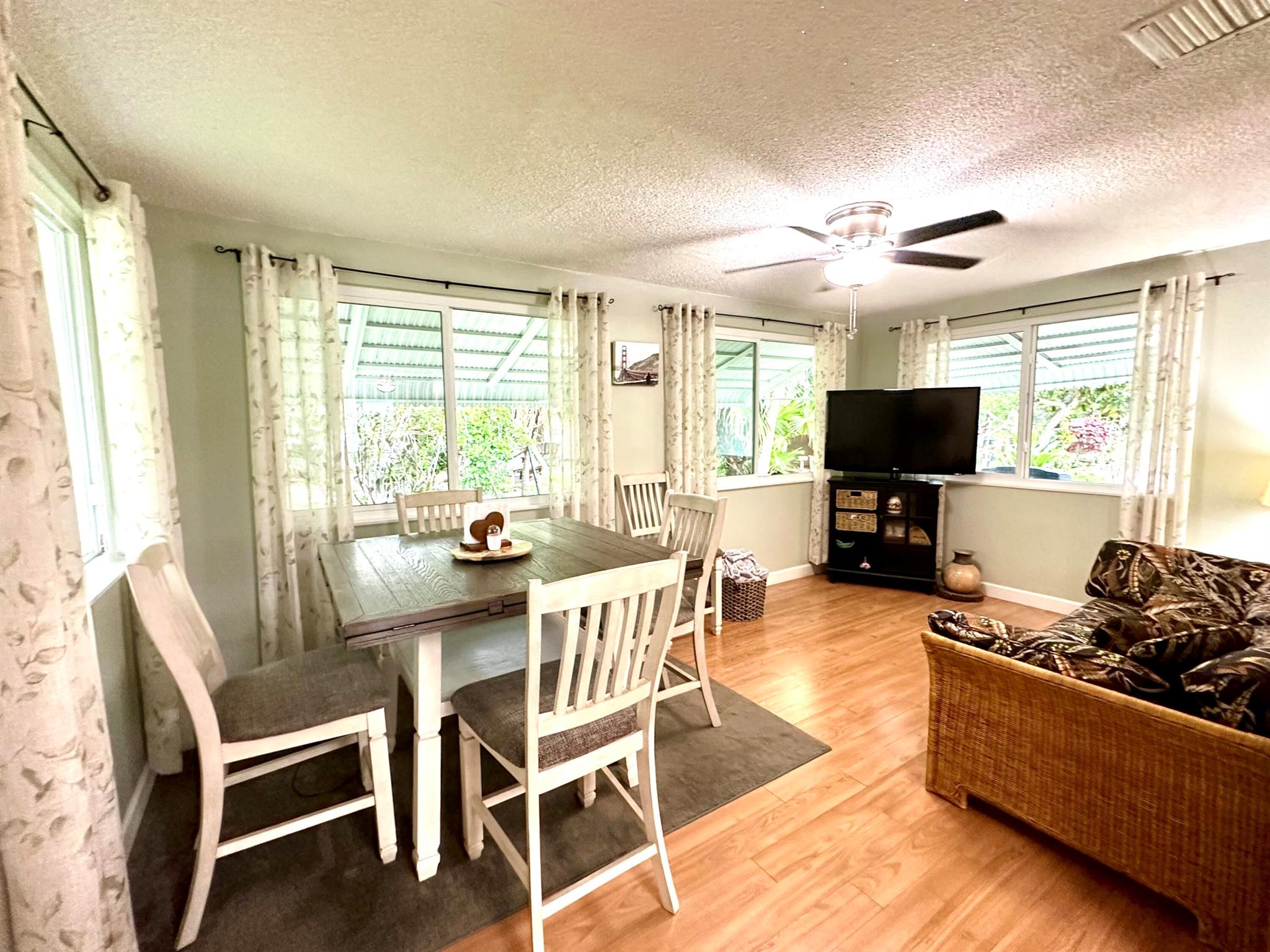 4711 NW 49th Place