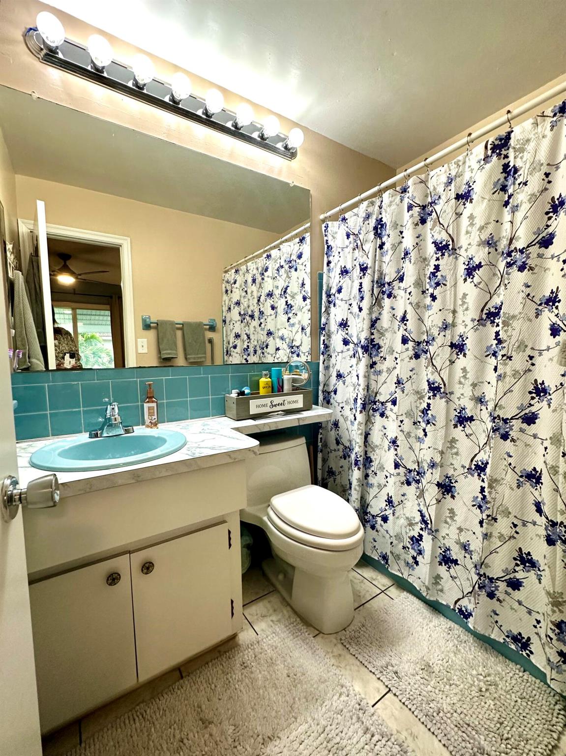 4711 NW 49th Place