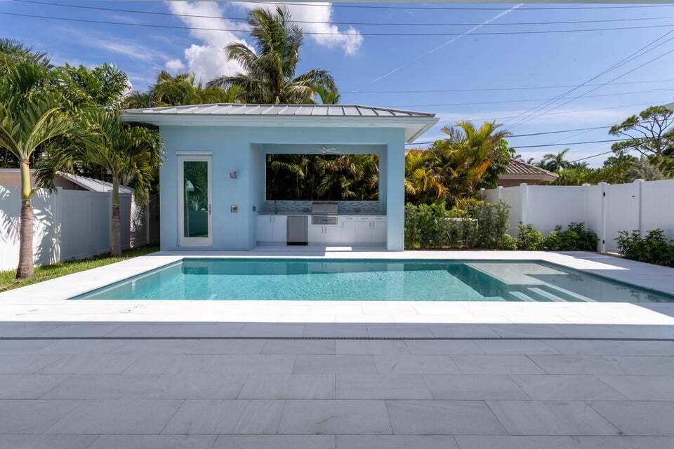 499 NE 6th Street