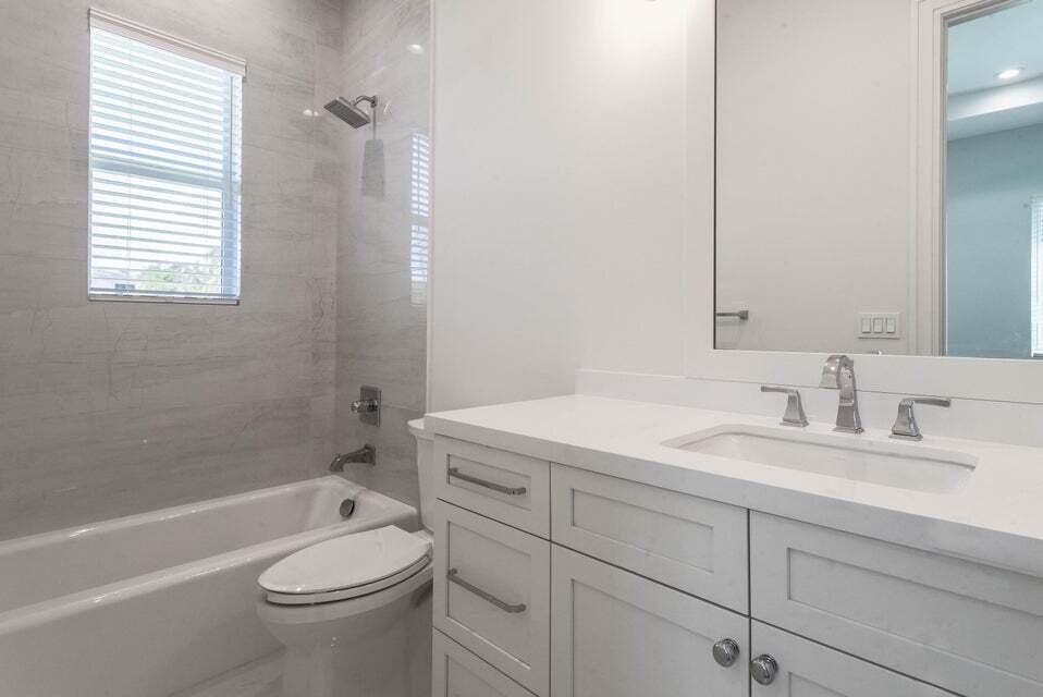 499 NE 6th Street