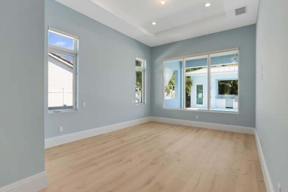 499 NE 6th Street