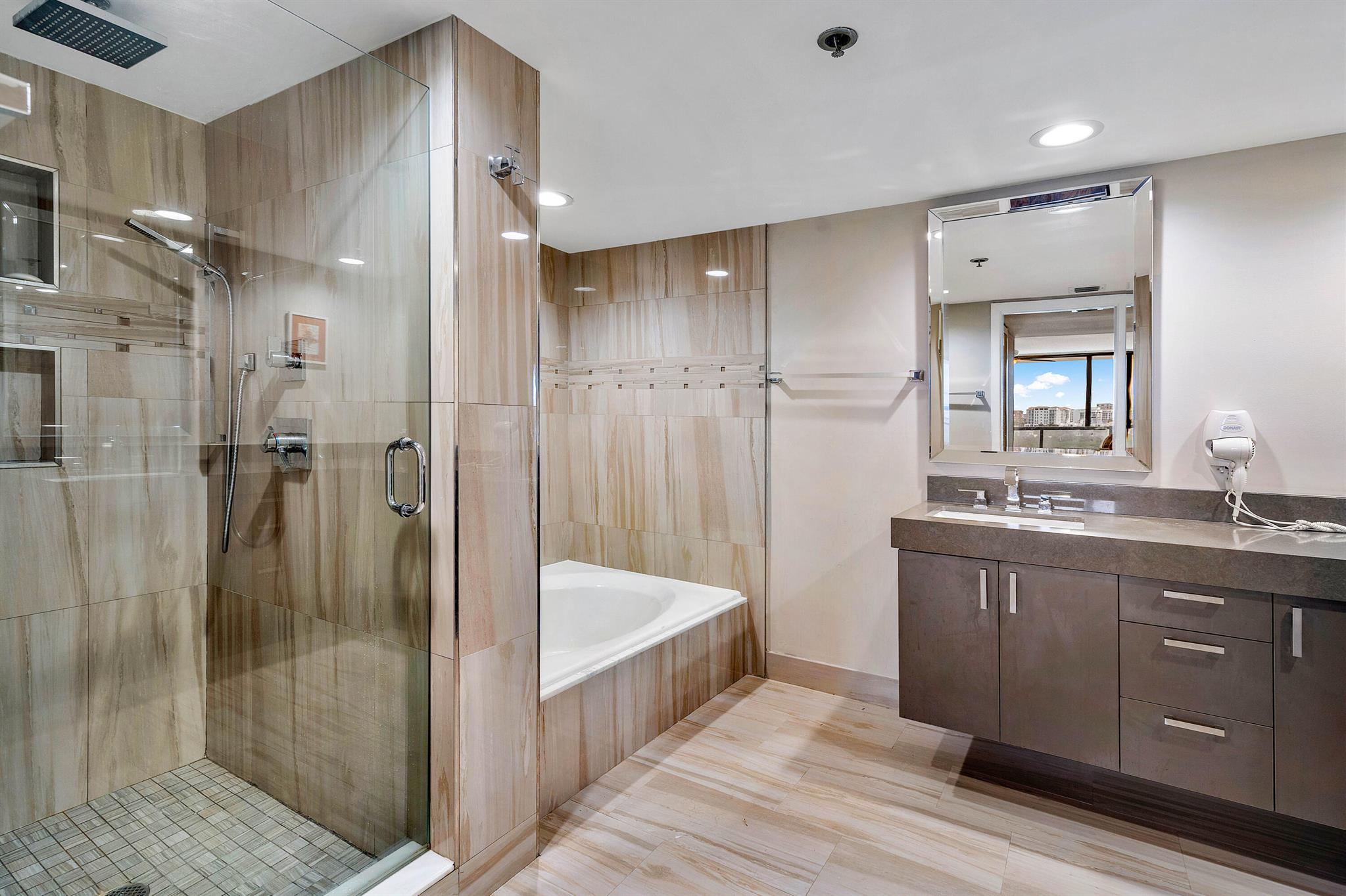 250 S Ocean Boulevard 7e