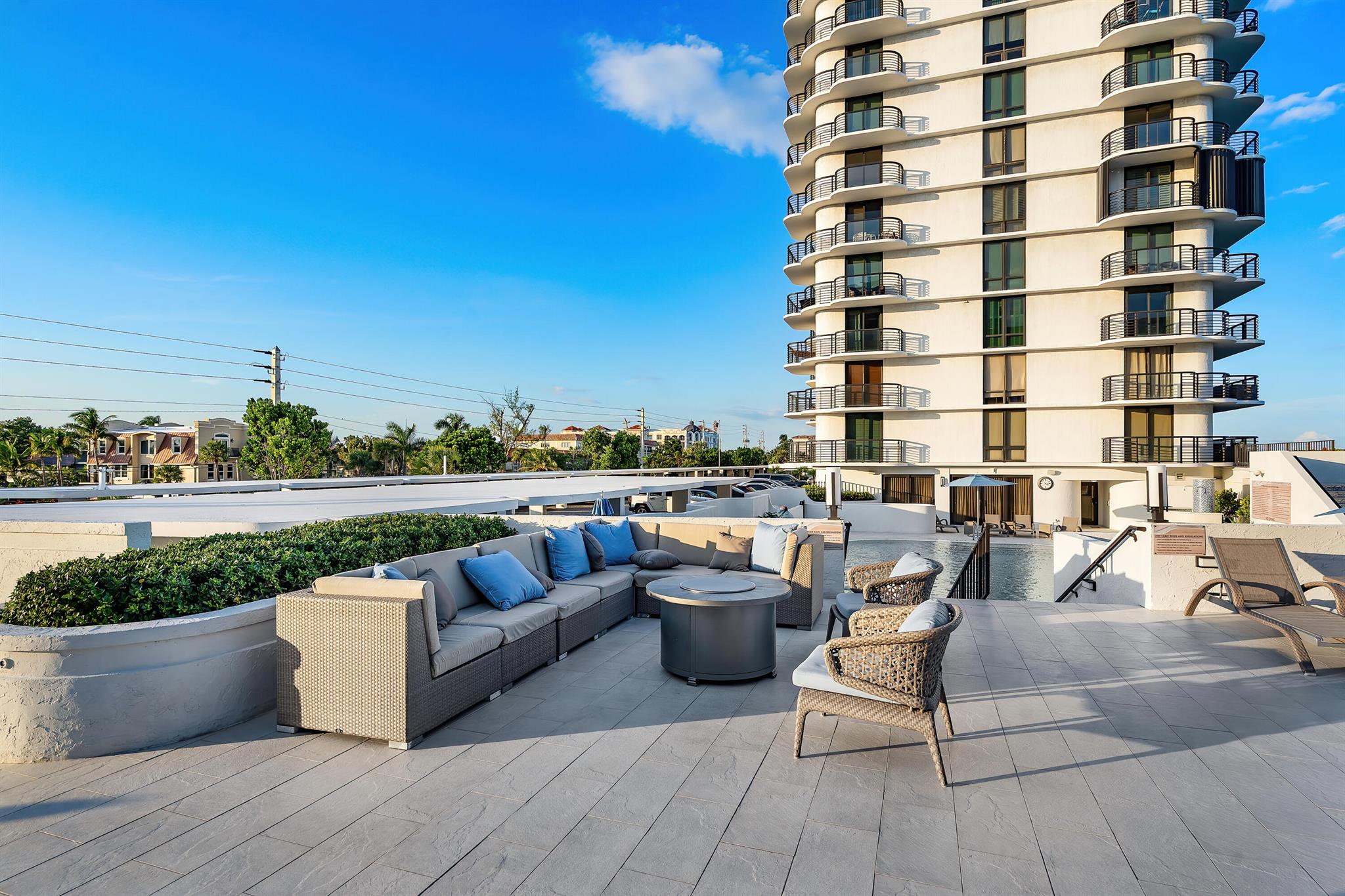 250 S Ocean Boulevard 7e