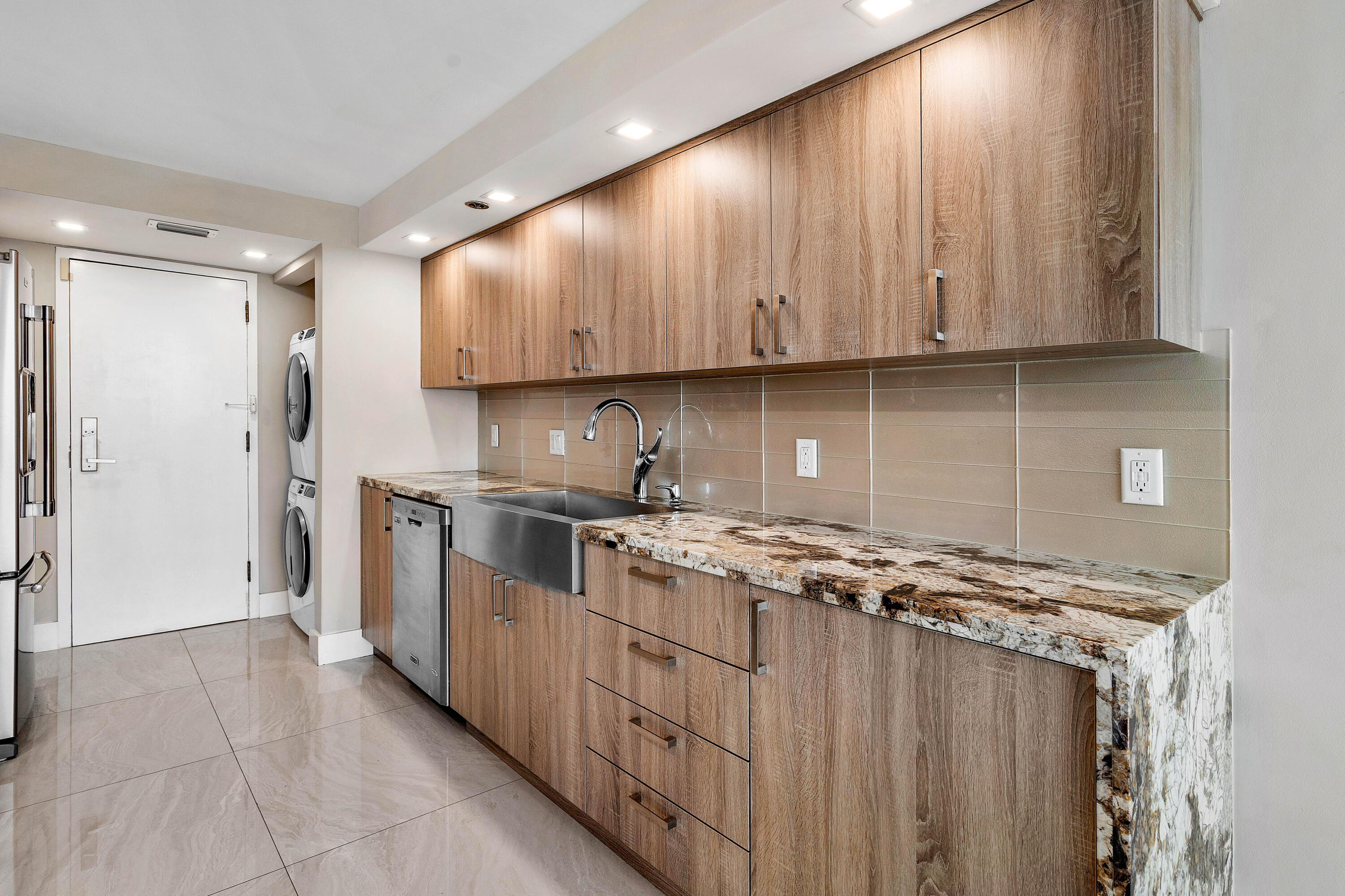 250 S Ocean Boulevard 7e