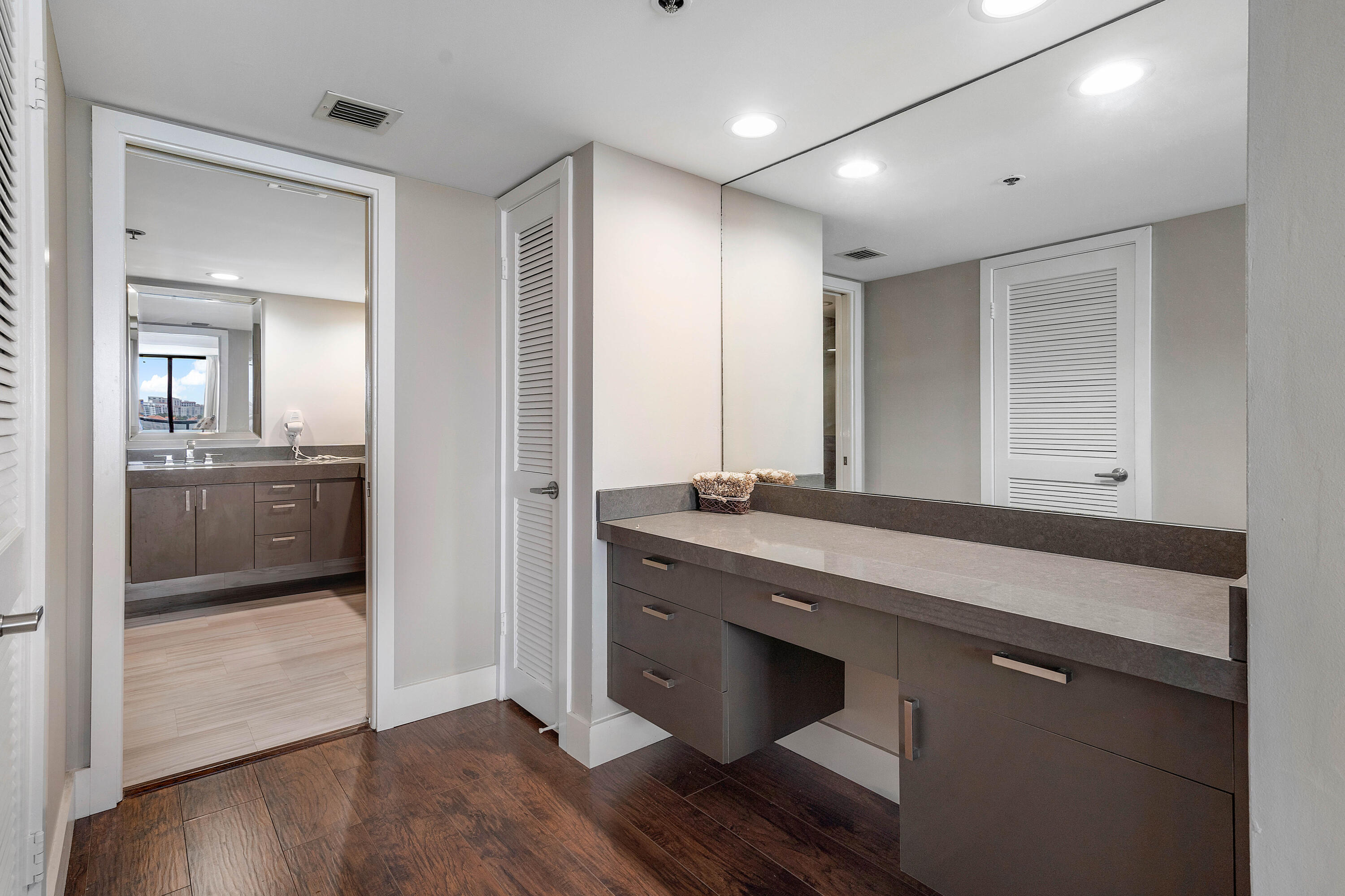 250 S Ocean Boulevard 7e