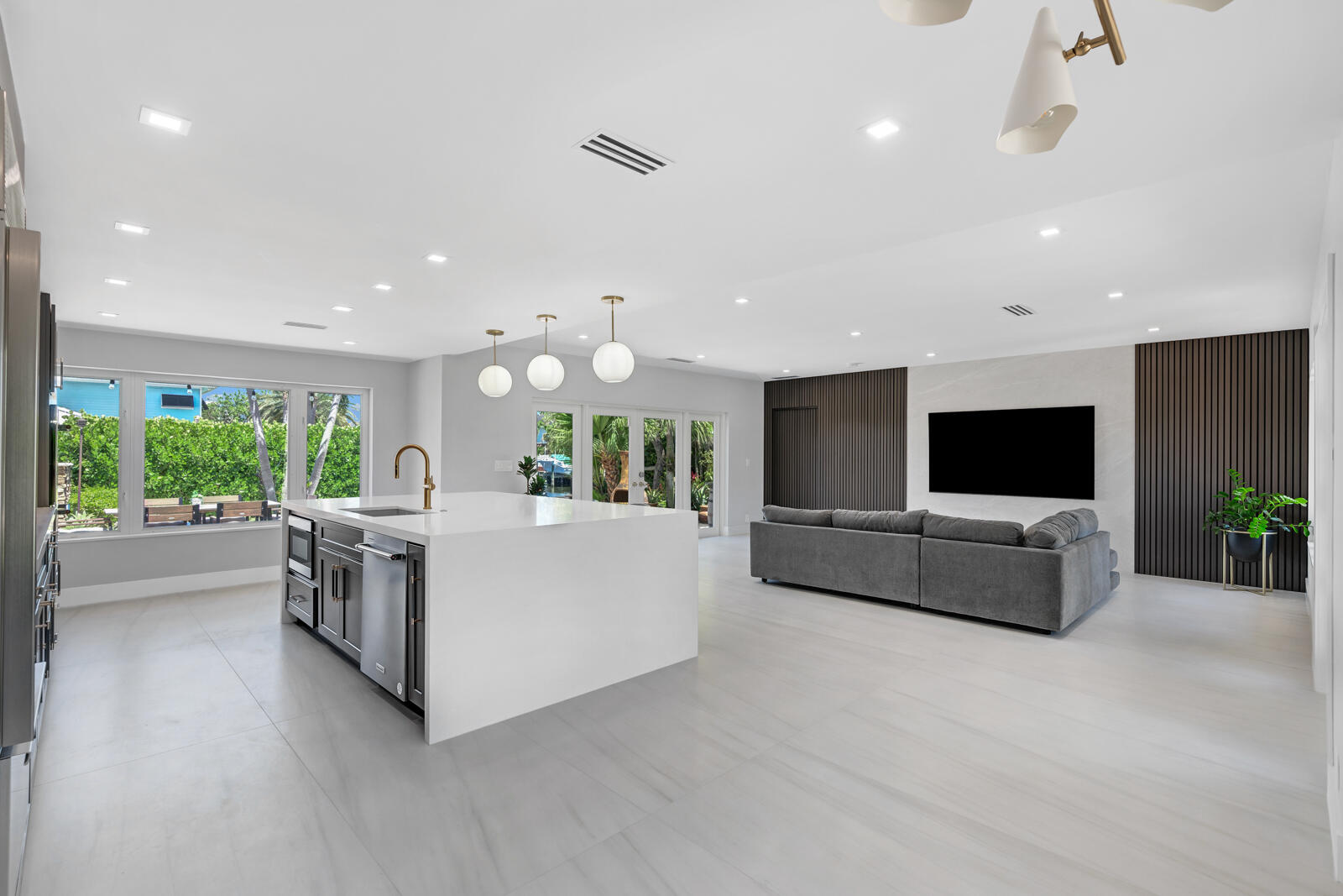 758 SE 15th Avenue