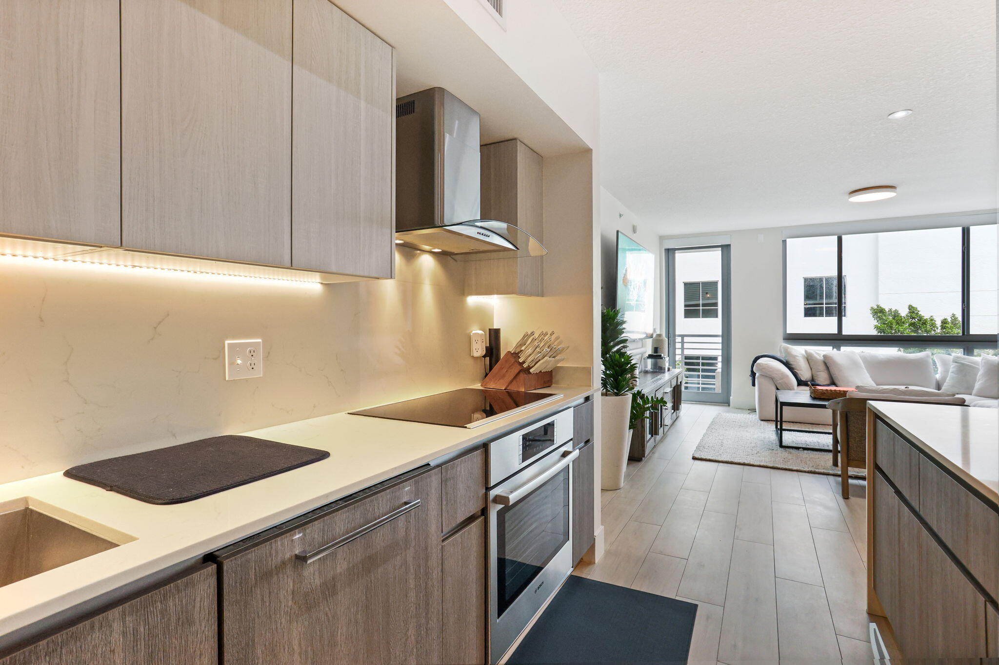 111 SE 1st Avenue 320