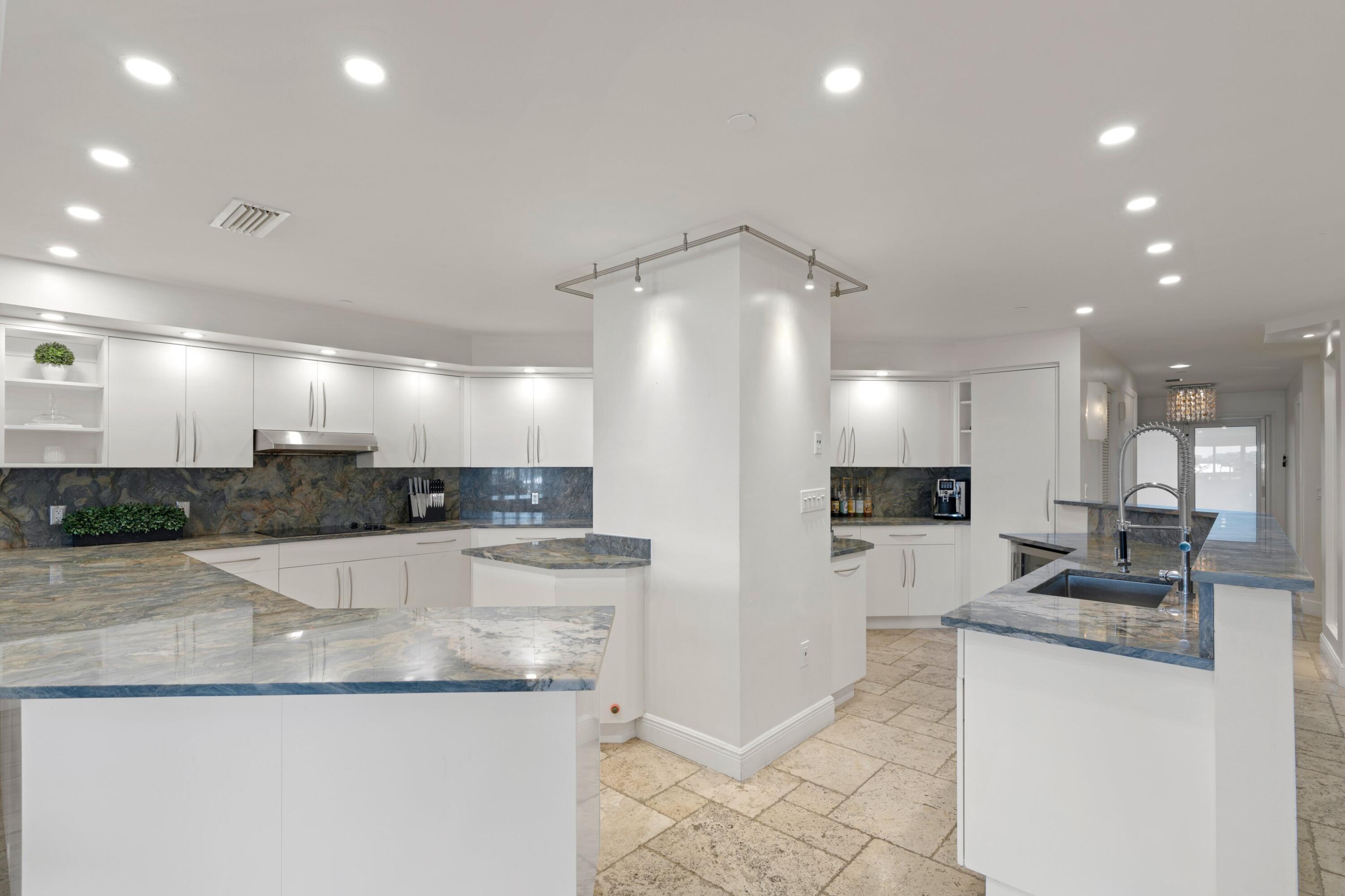 615 Bayshore Drive 303