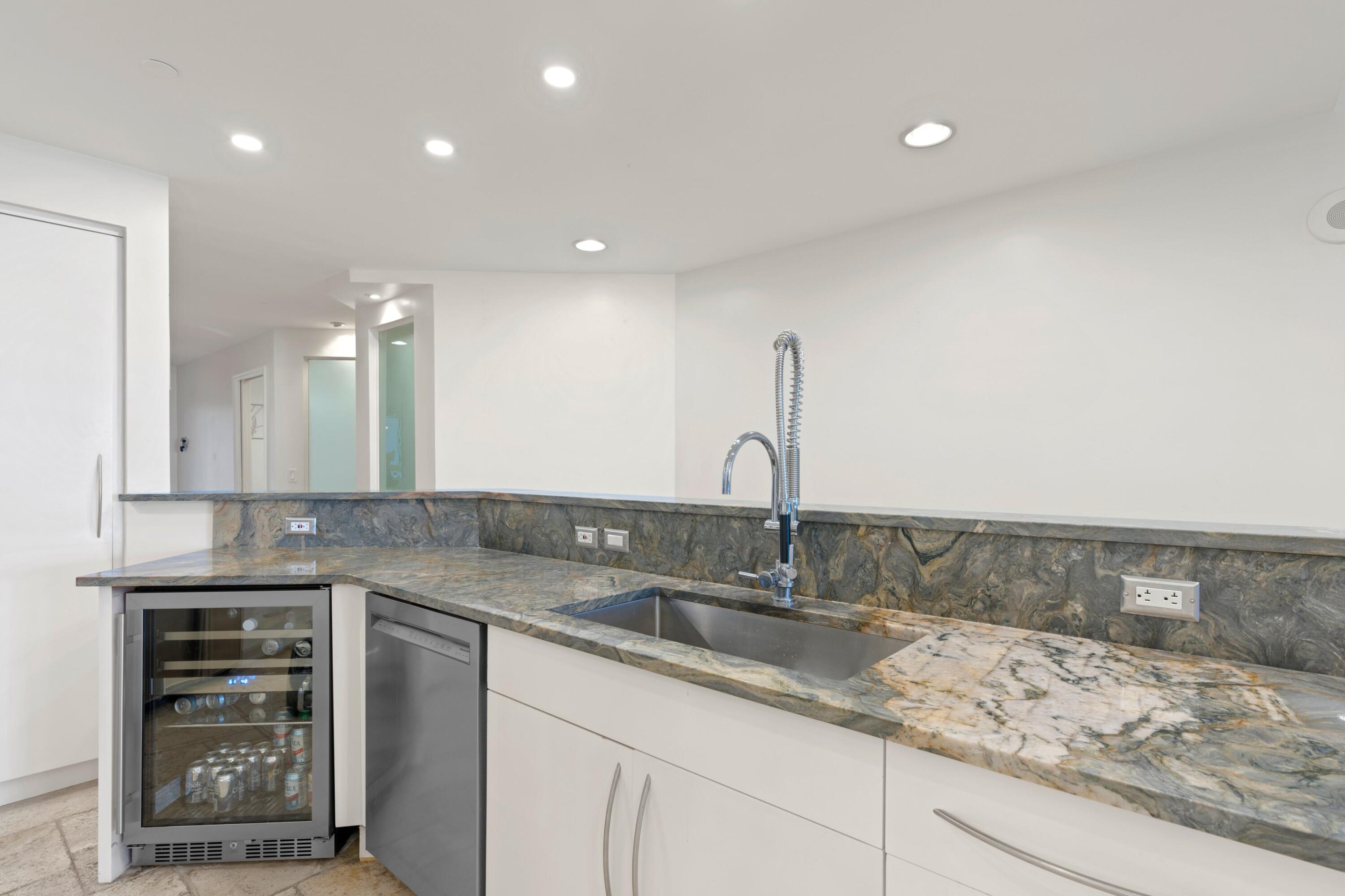 615 Bayshore Drive 303