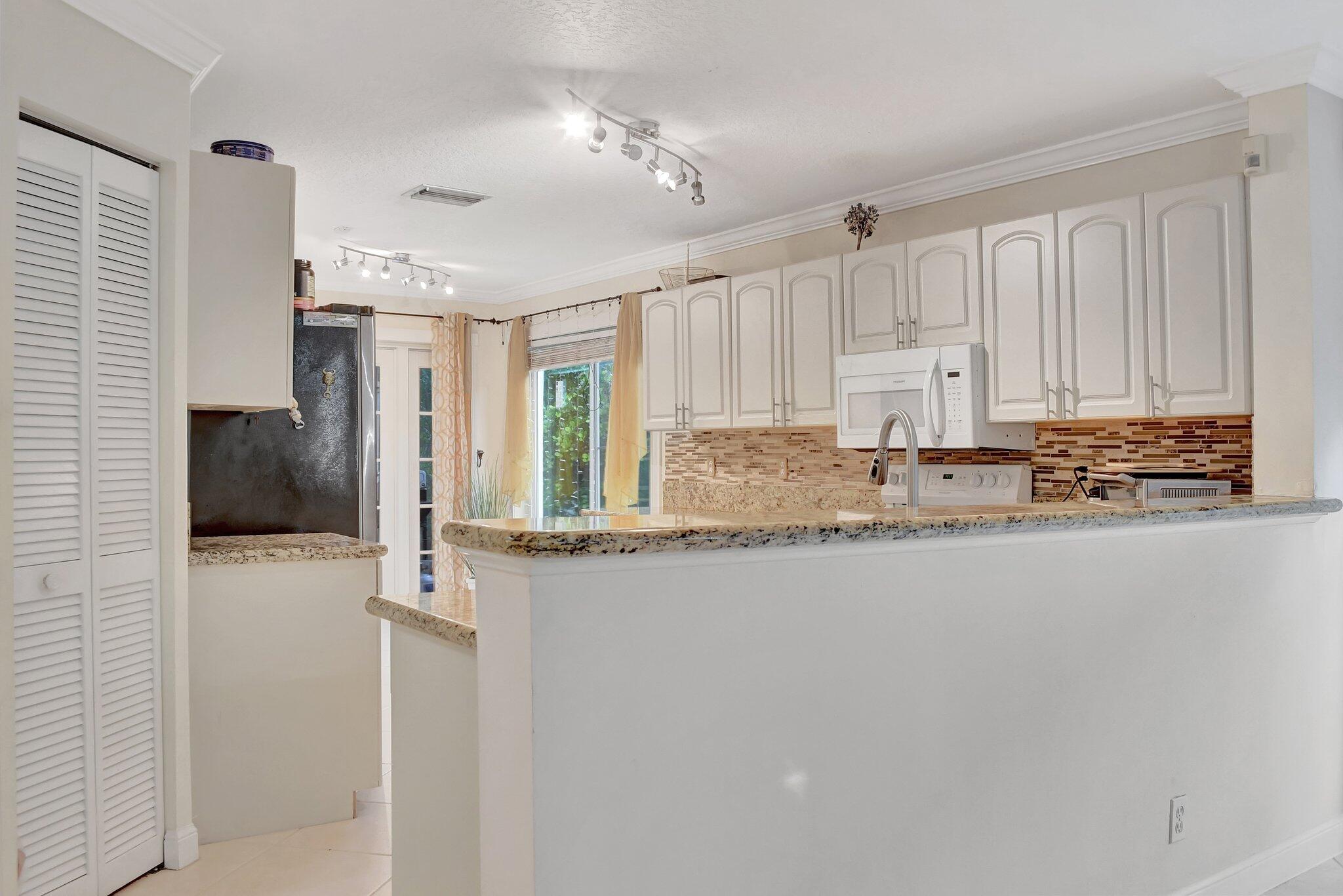 6861 La Vida Ter Terrace