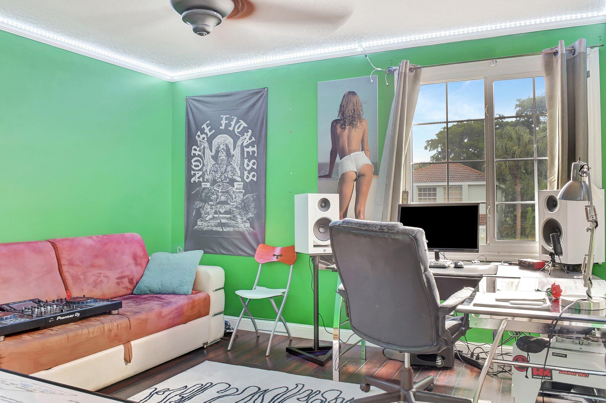 6861 La Vida Ter Terrace