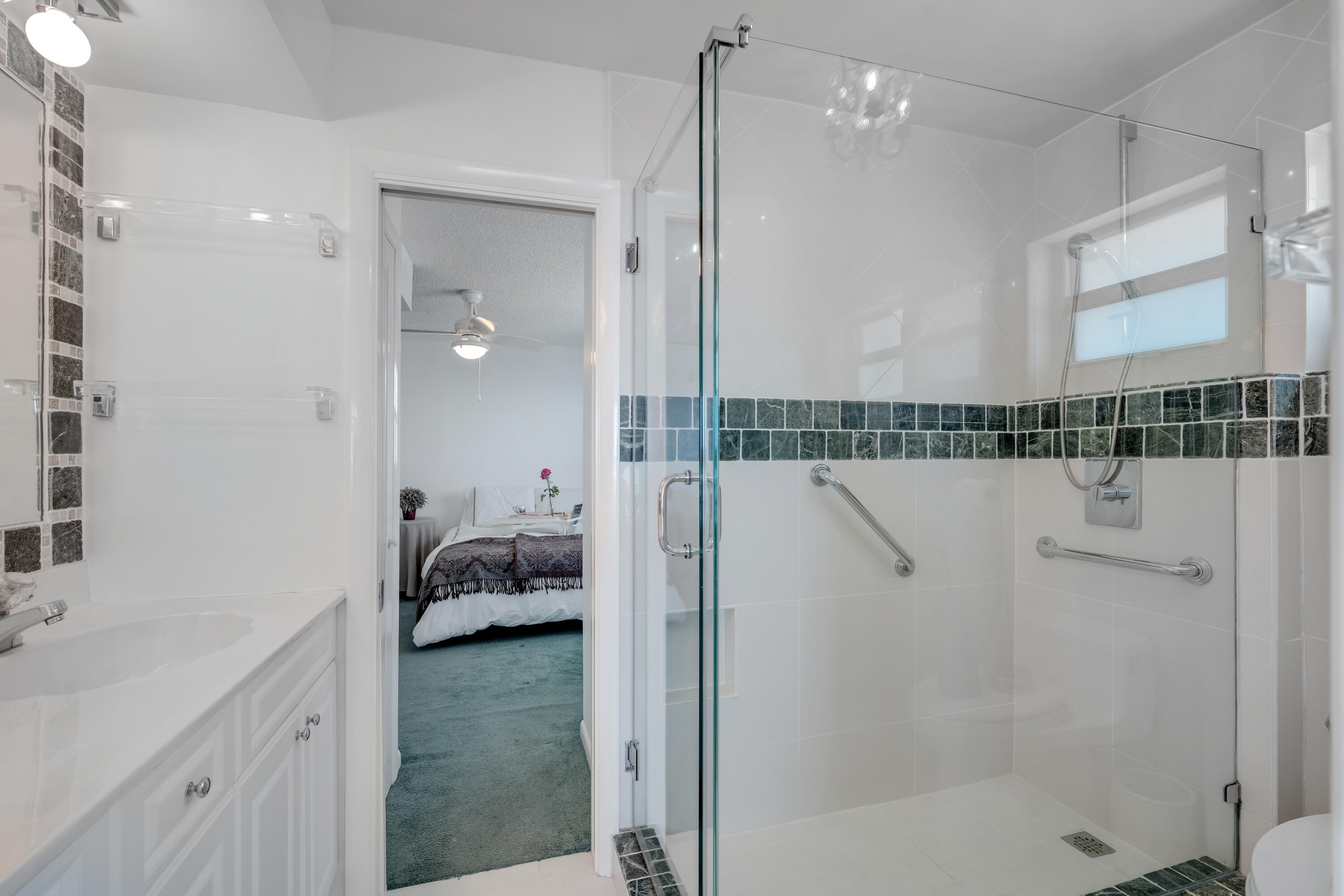 1169 Hillsboro Mile 803