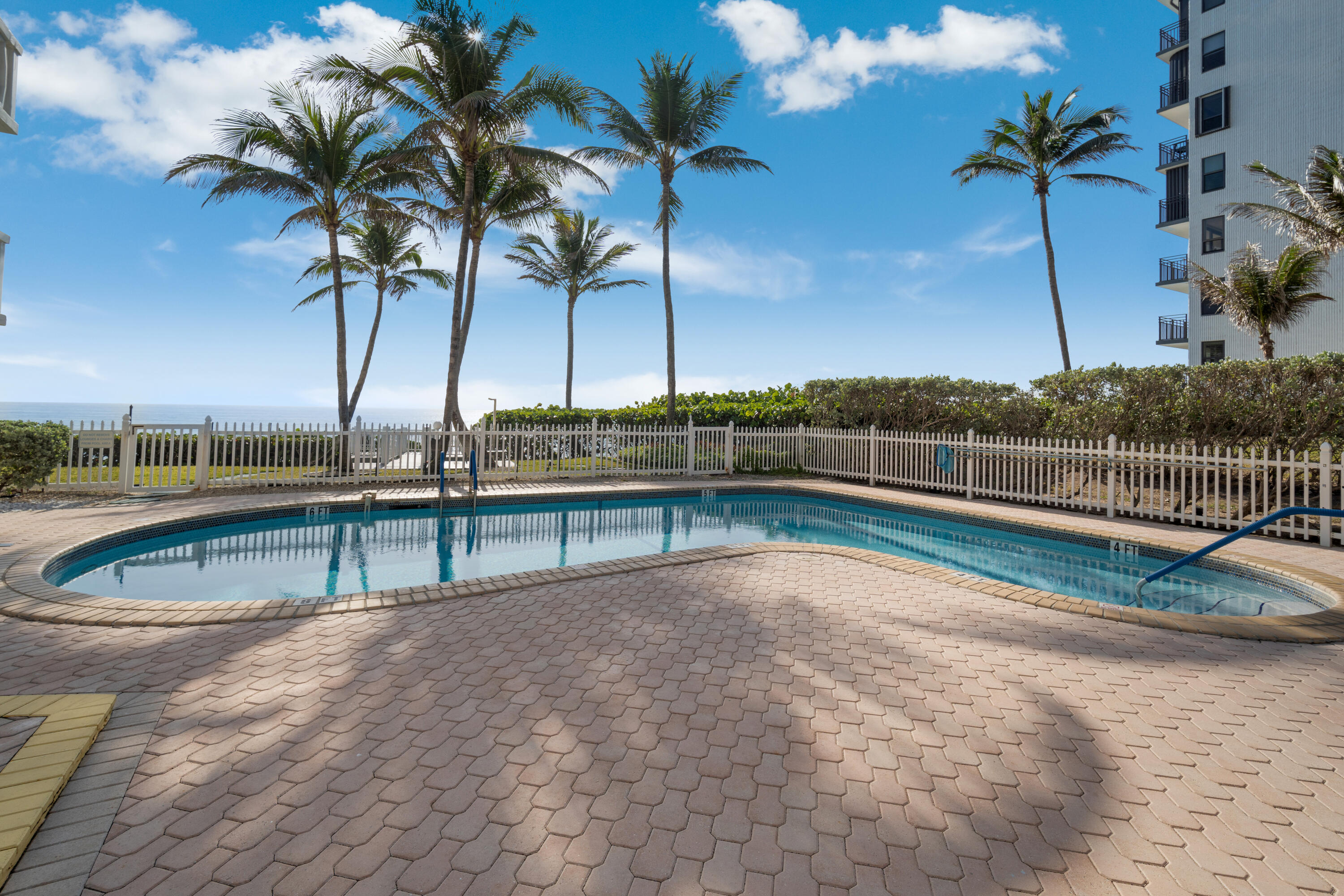 1169 Hillsboro Mile 803