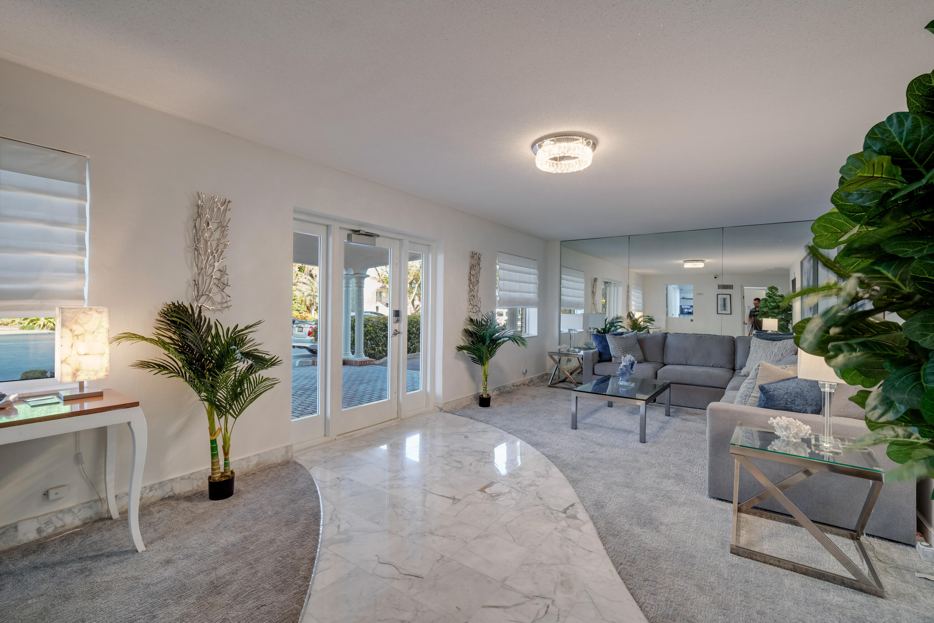 1169 Hillsboro Mile 803