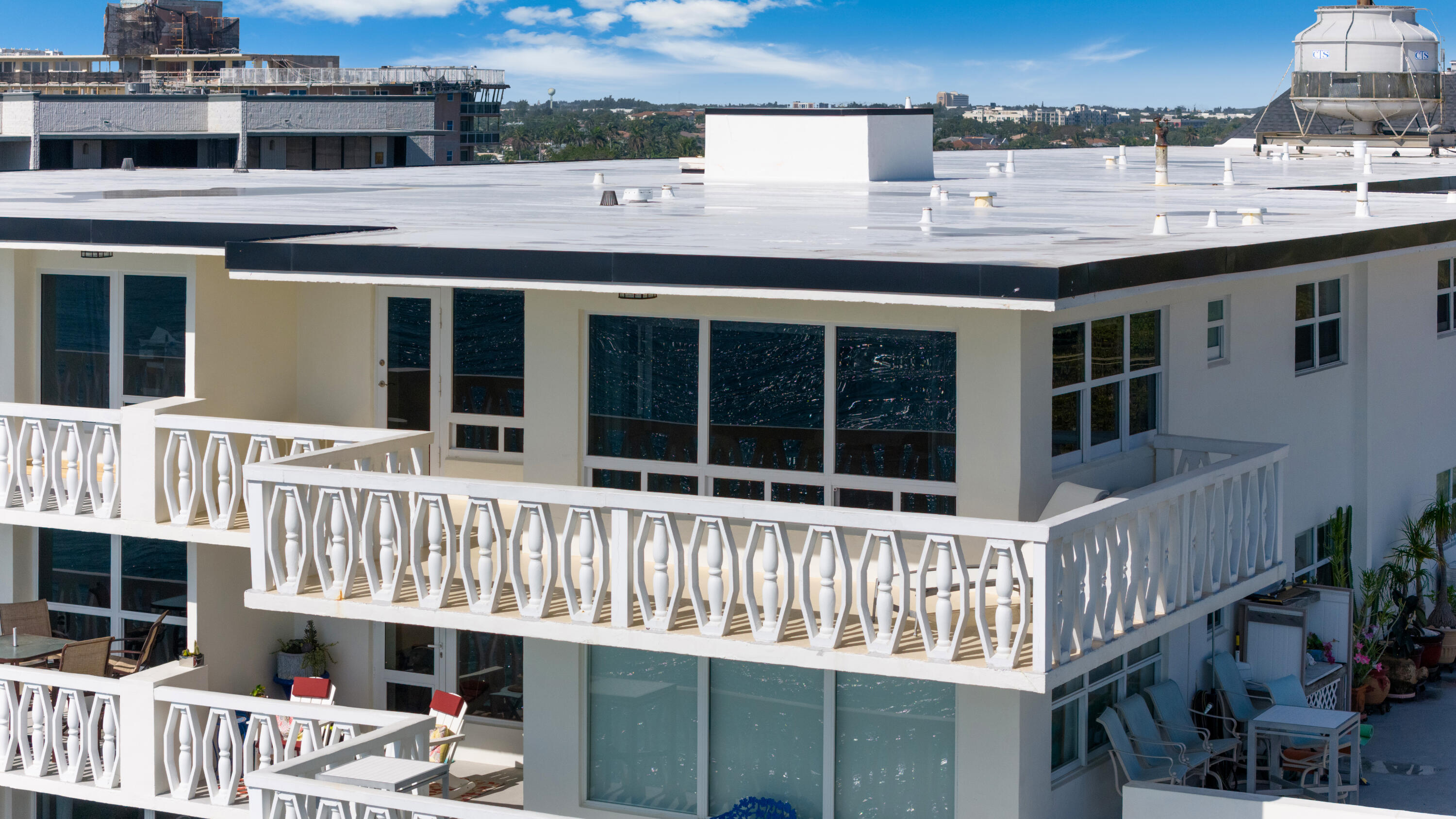 1169 Hillsboro Mile 803