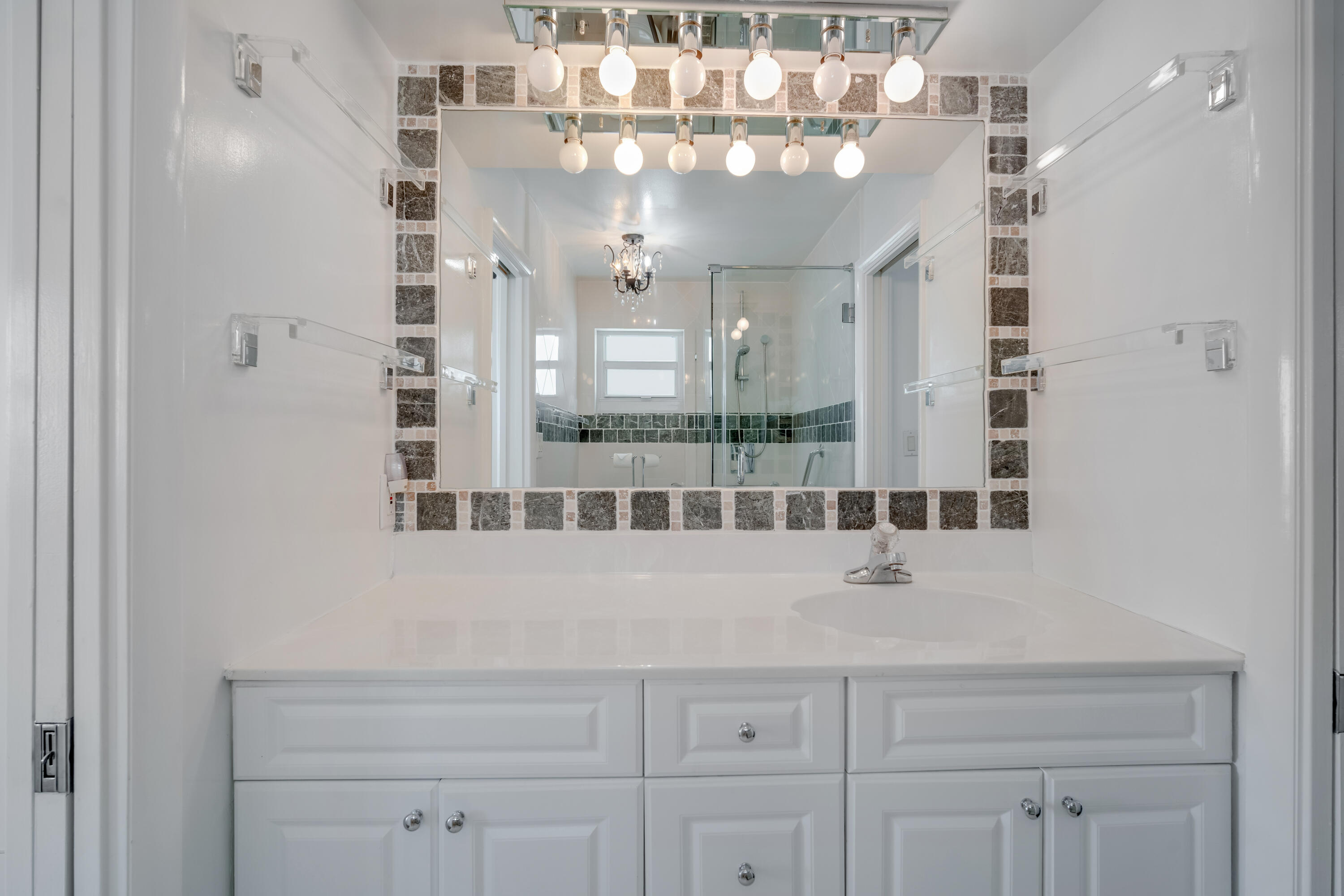 1169 Hillsboro Mile 803