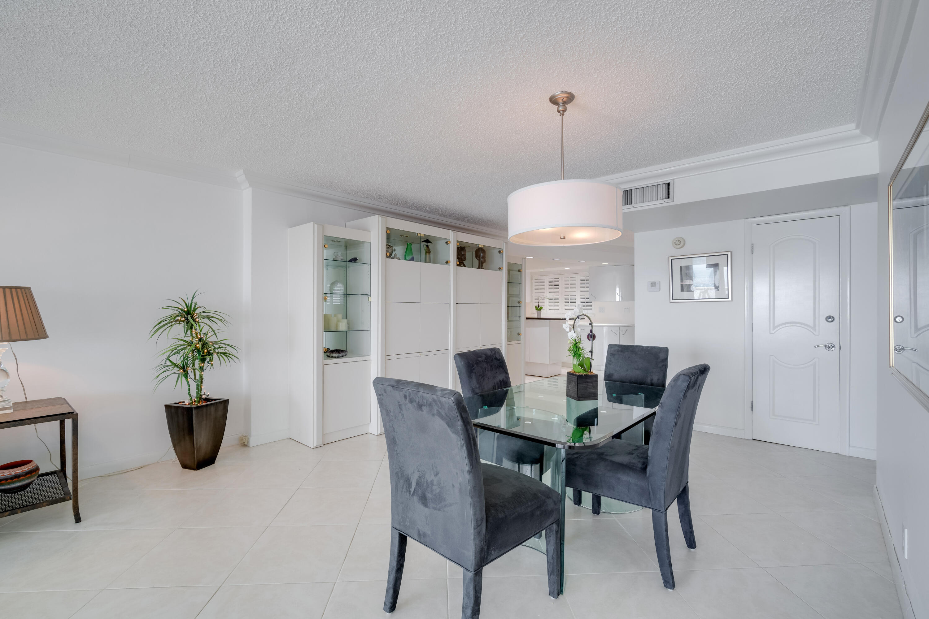 1169 Hillsboro Mile 803