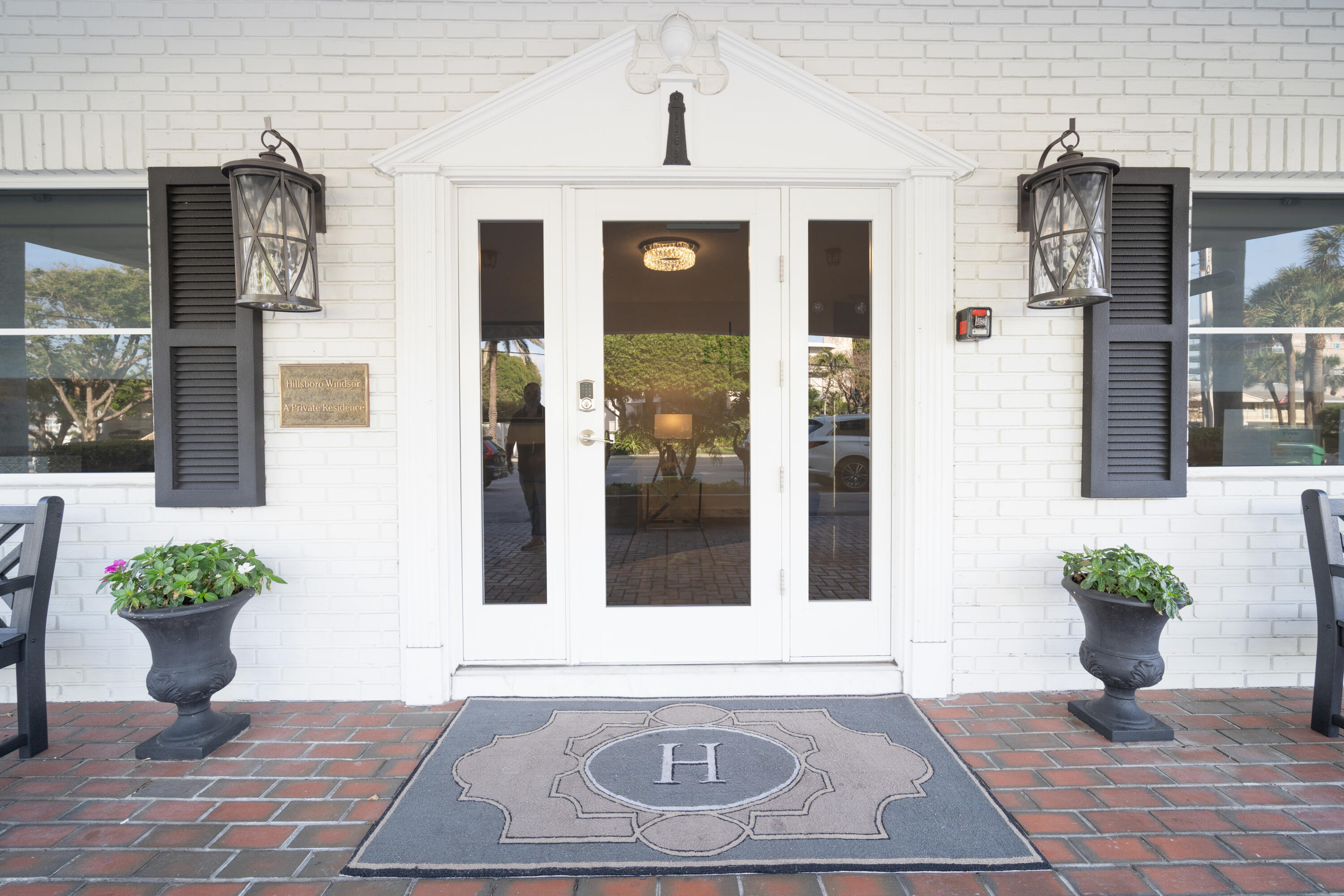 1169 Hillsboro Mile 803