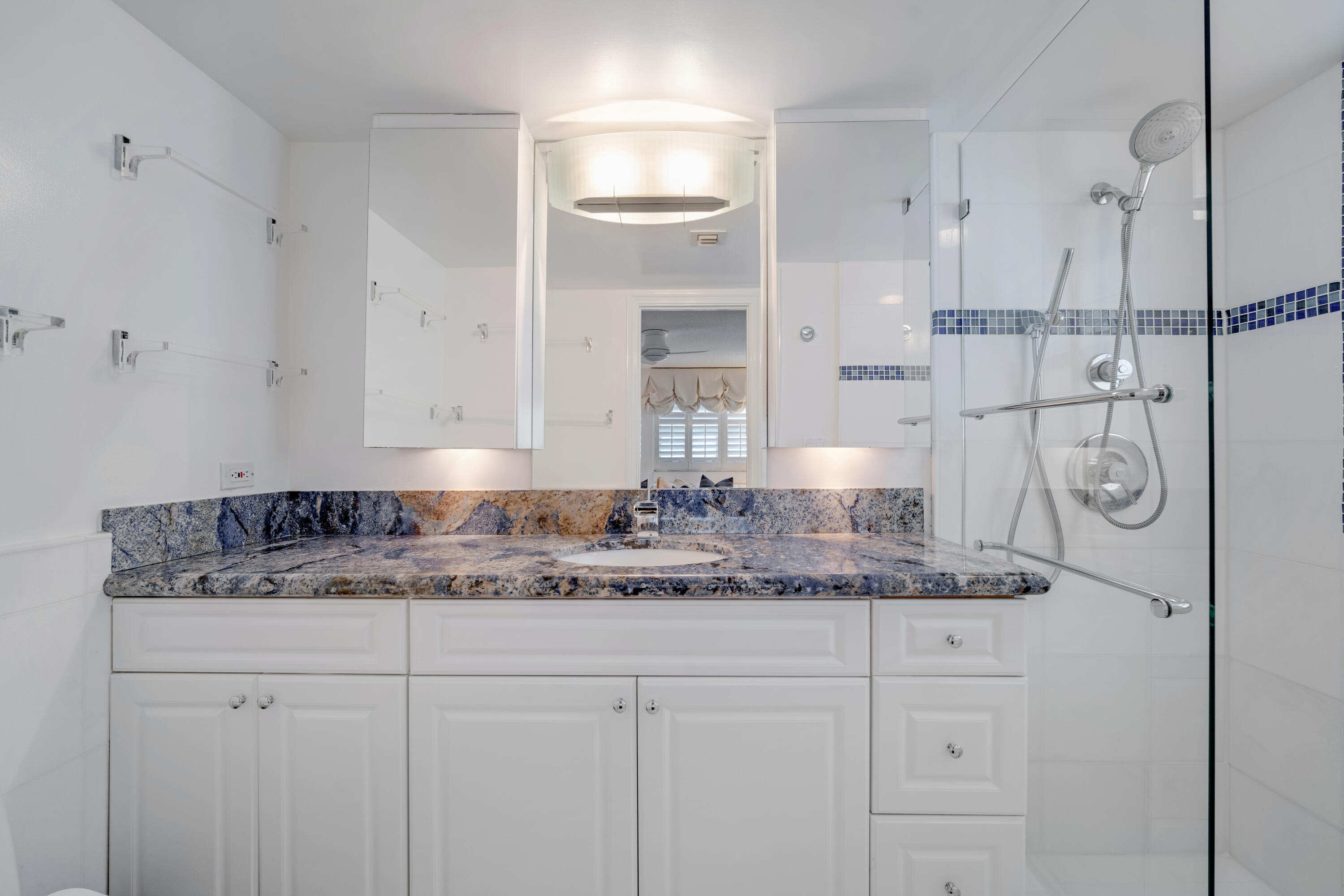 1169 Hillsboro Mile 803