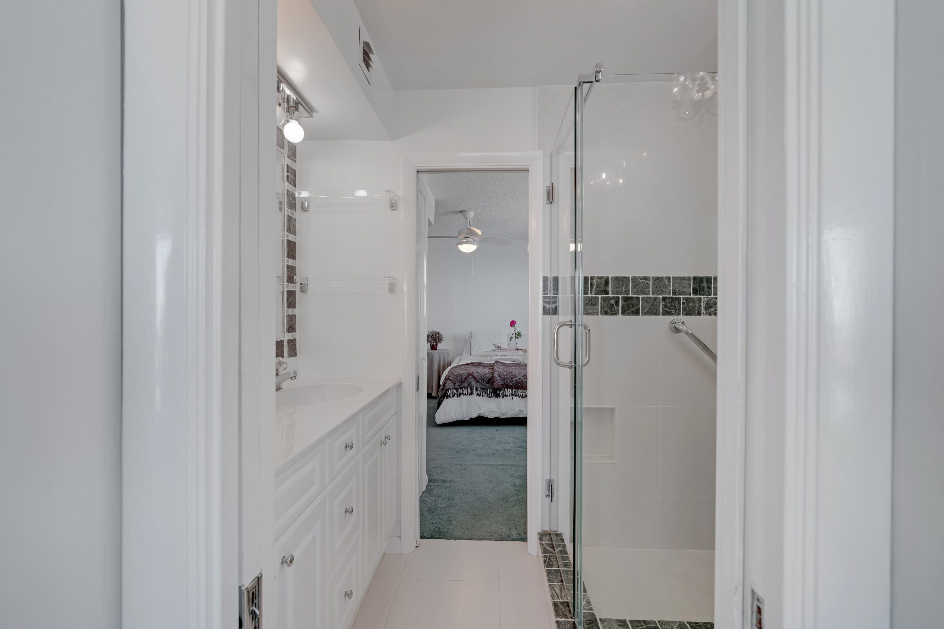 1169 Hillsboro Mile 803