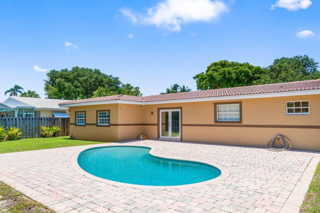 2070 NE 27th Street