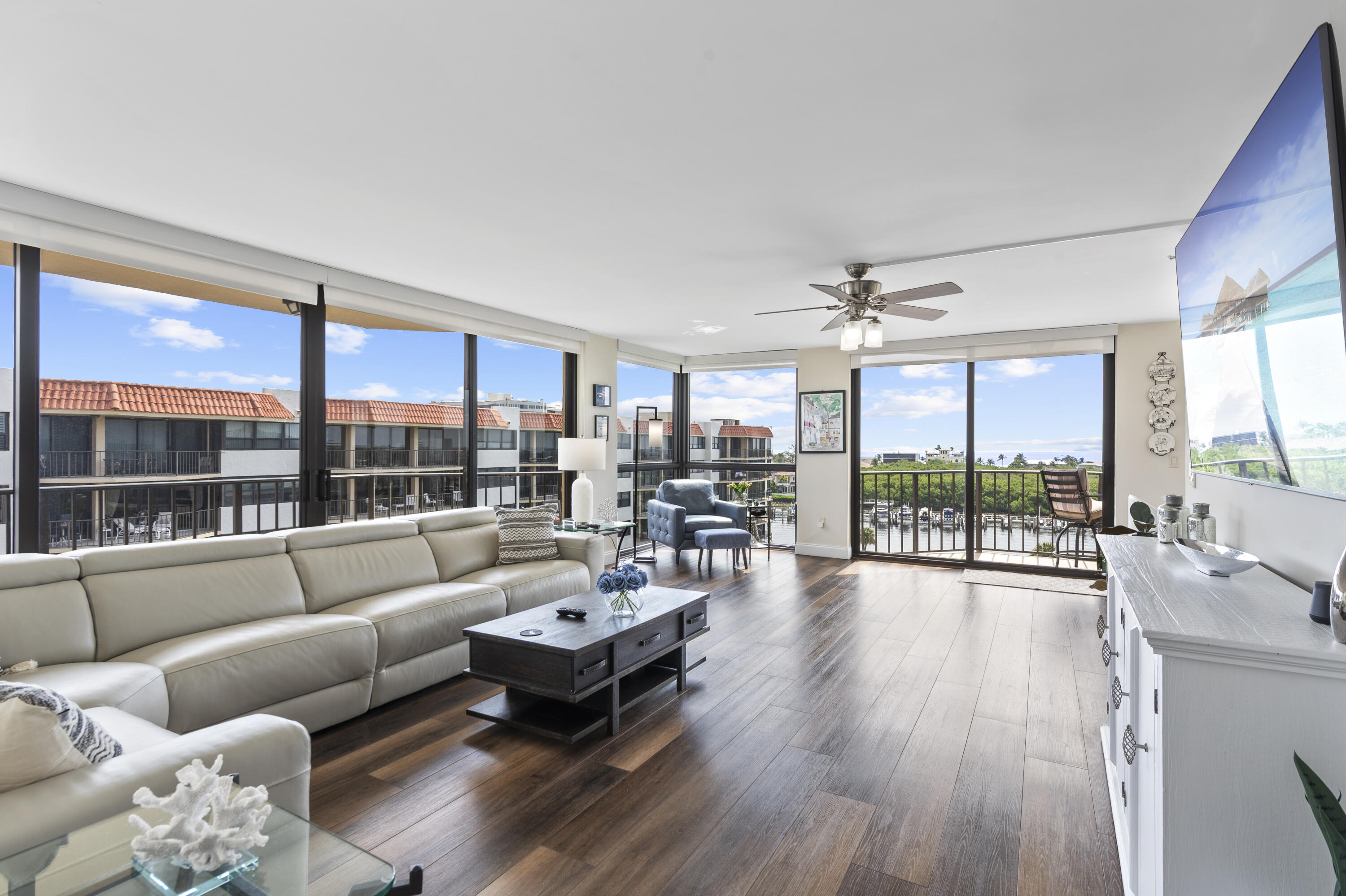 859 Jeffery Street 814