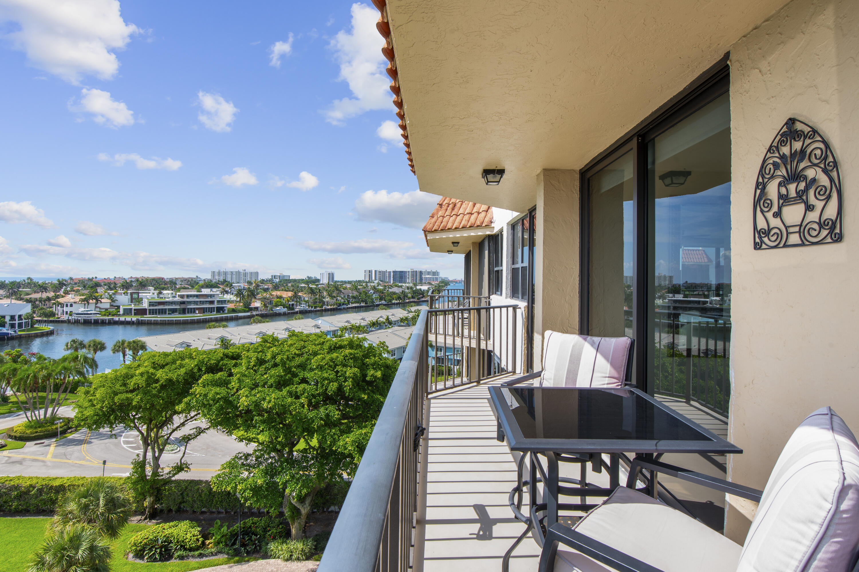 859 Jeffery Street 814