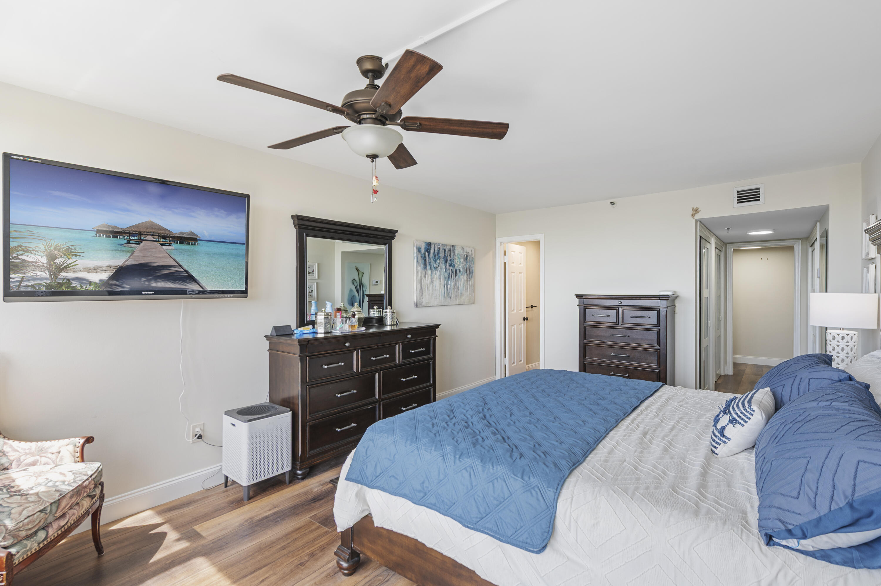 859 Jeffery Street 814