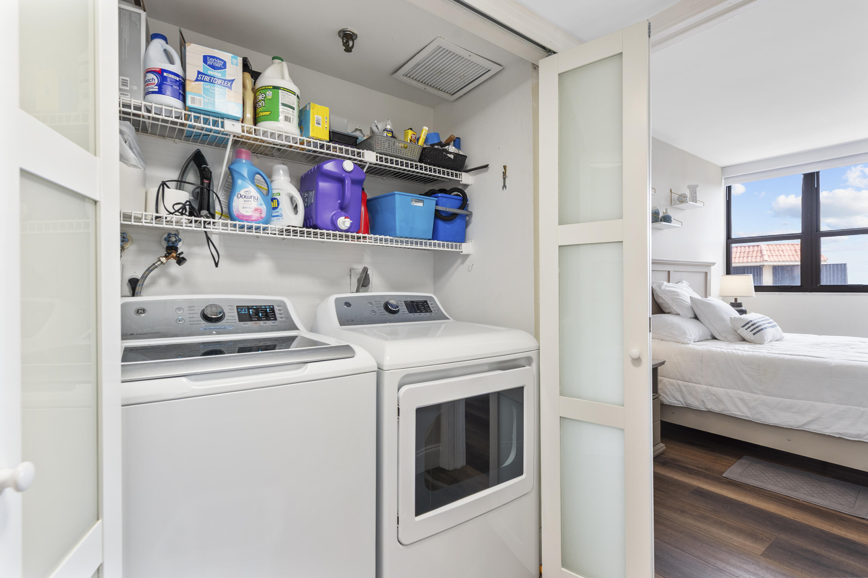 859 Jeffery Street 814