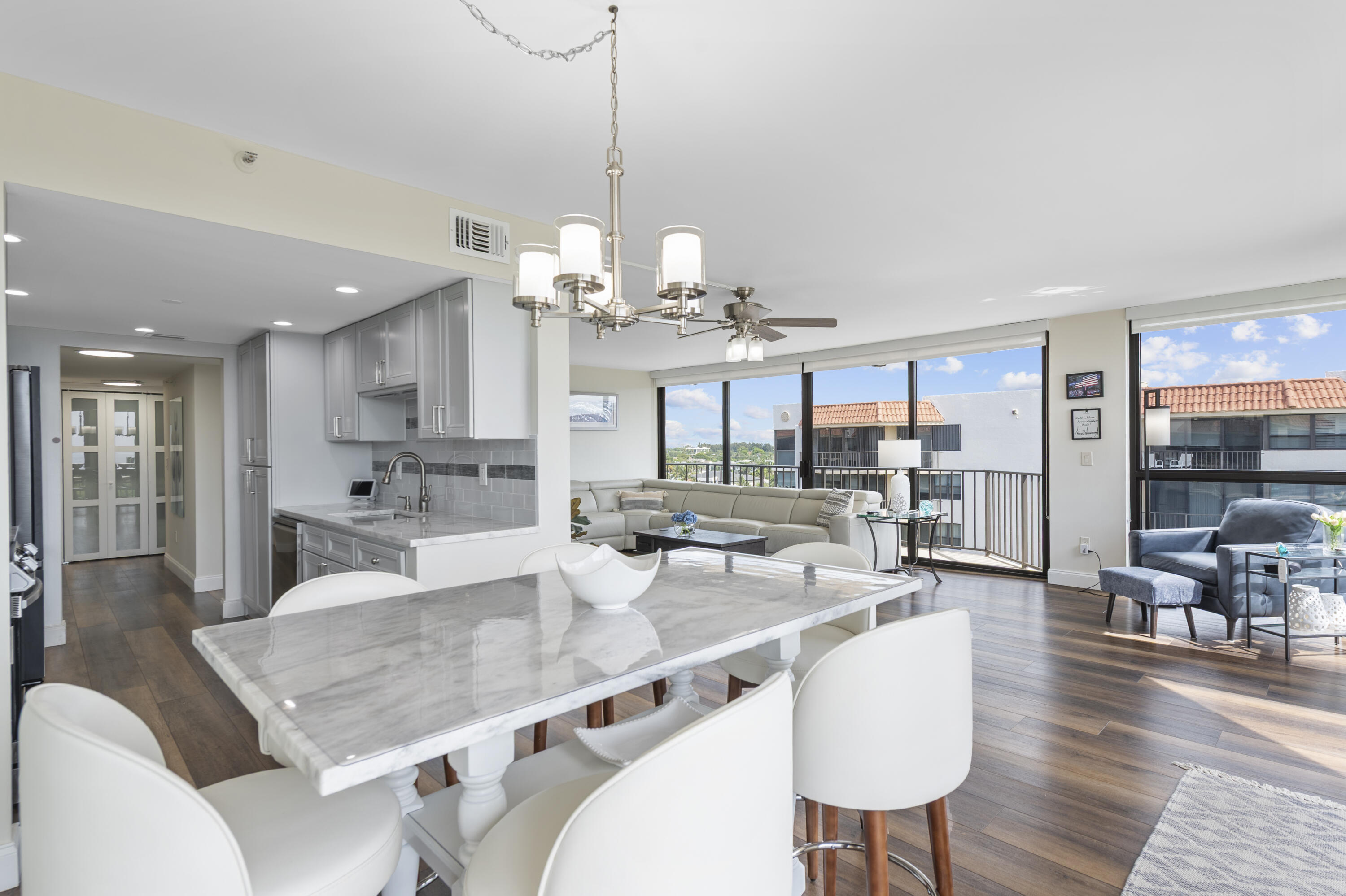 859 Jeffery Street 814