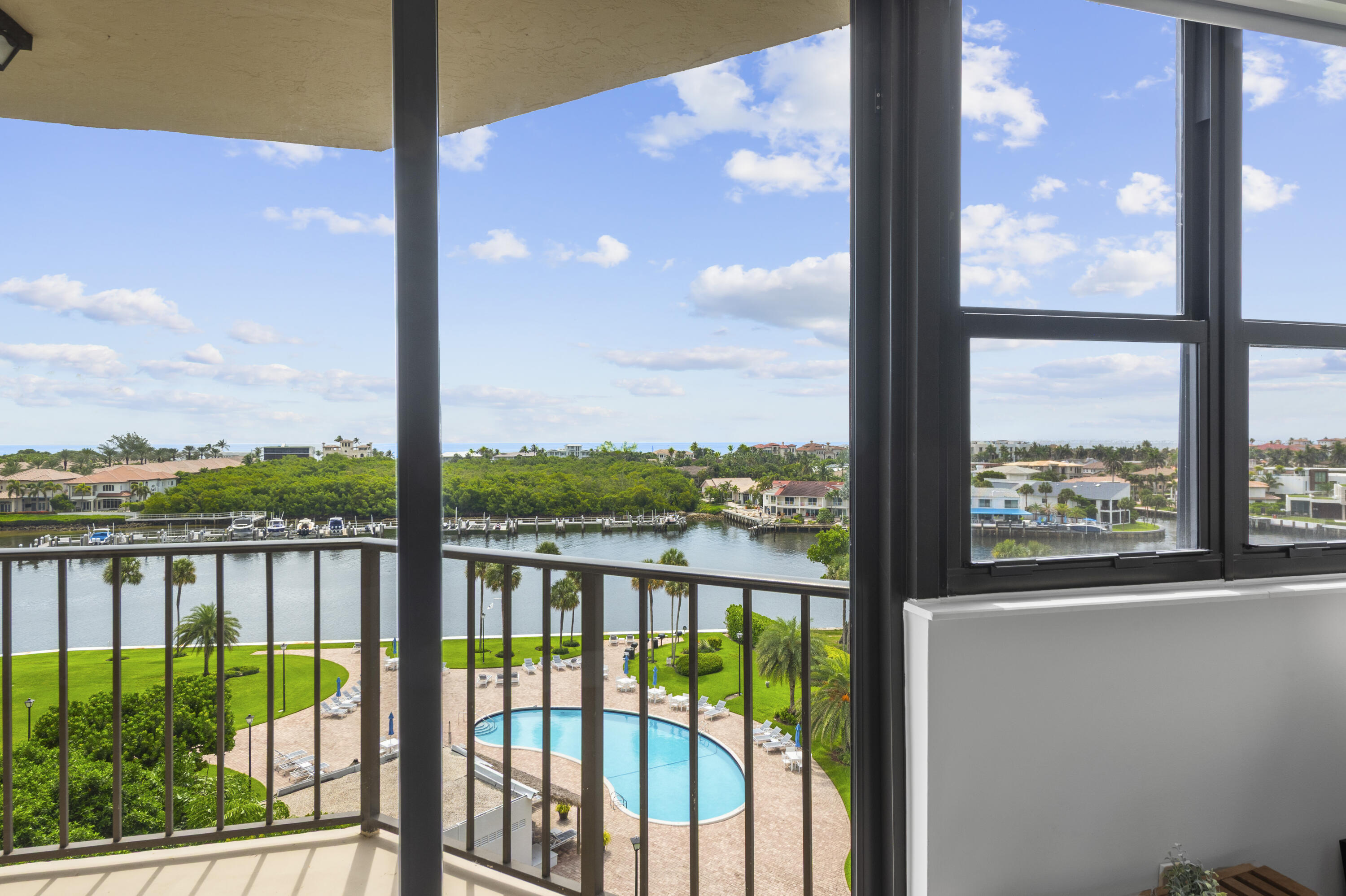 859 Jeffery Street 814