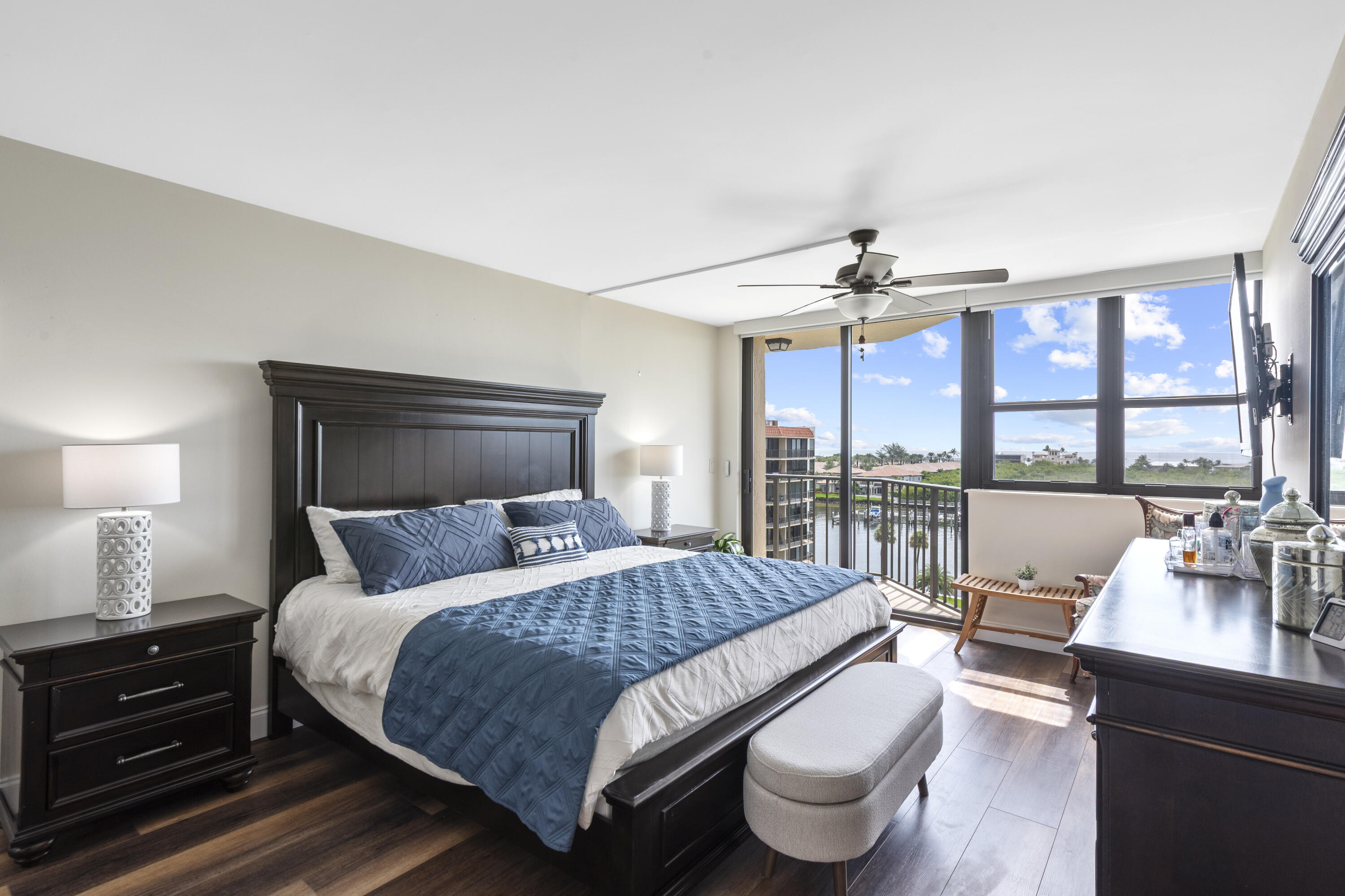 859 Jeffery Street 814