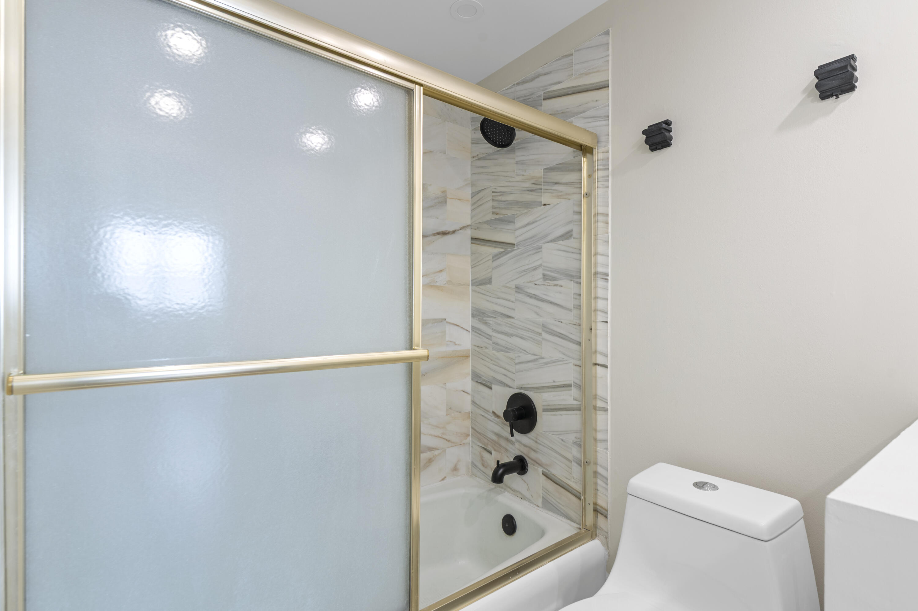 859 Jeffery Street 814