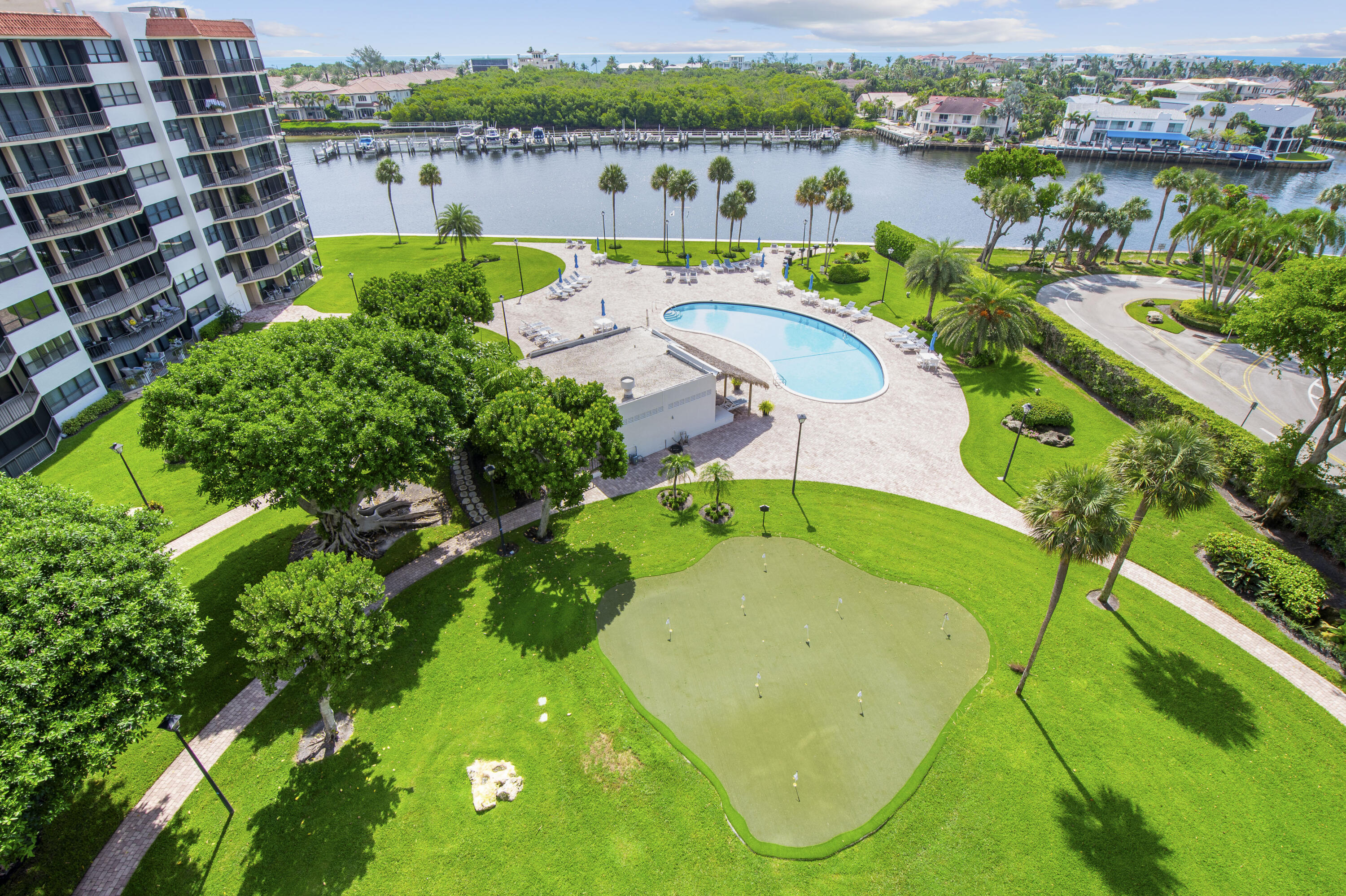 859 Jeffery Street 814