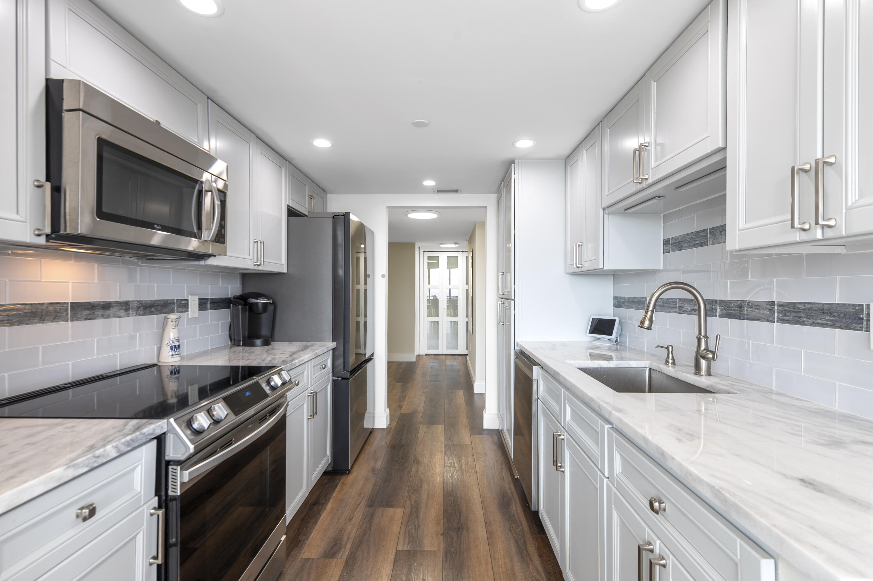 859 Jeffery Street 814