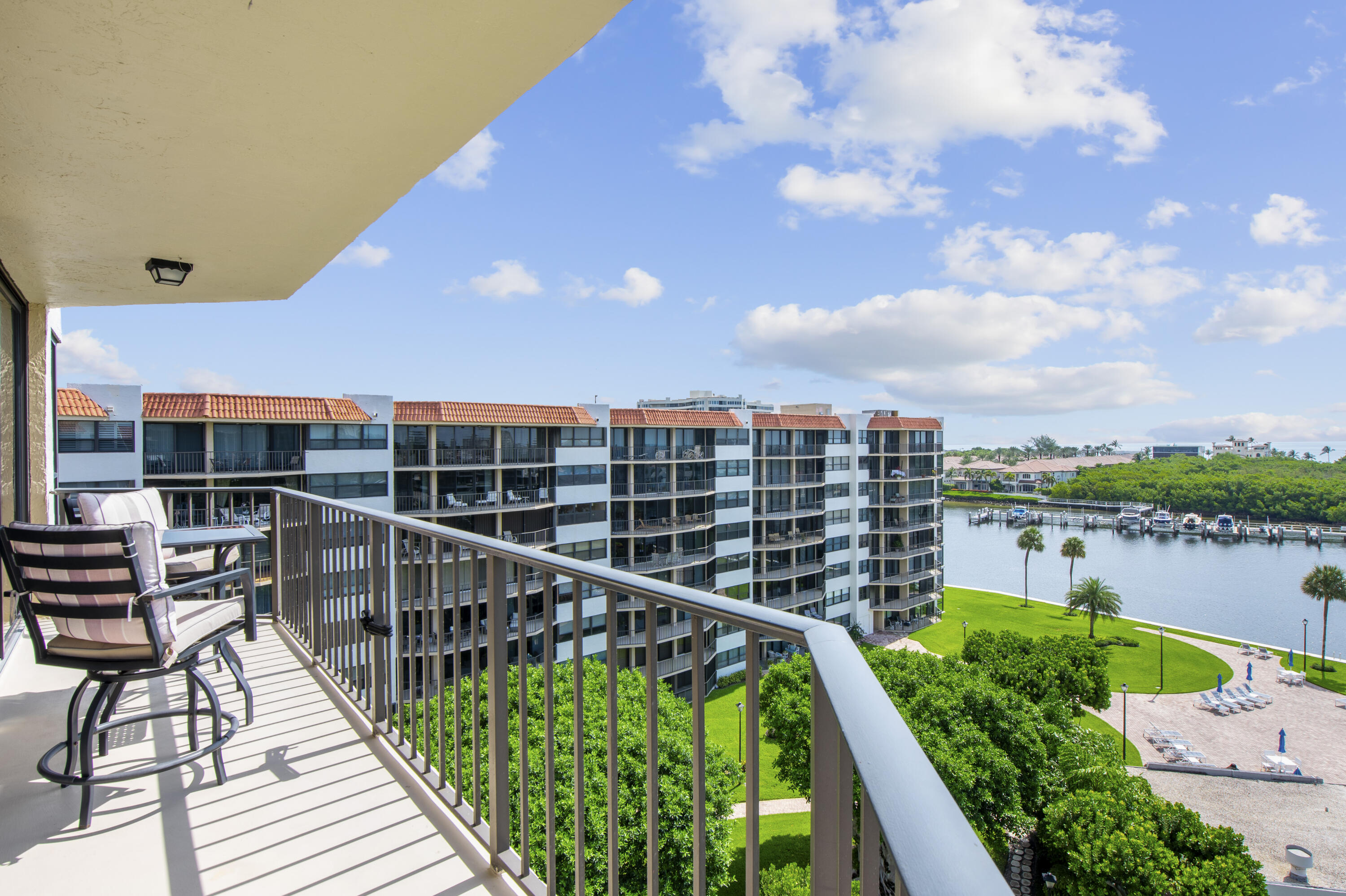 859 Jeffery Street 814