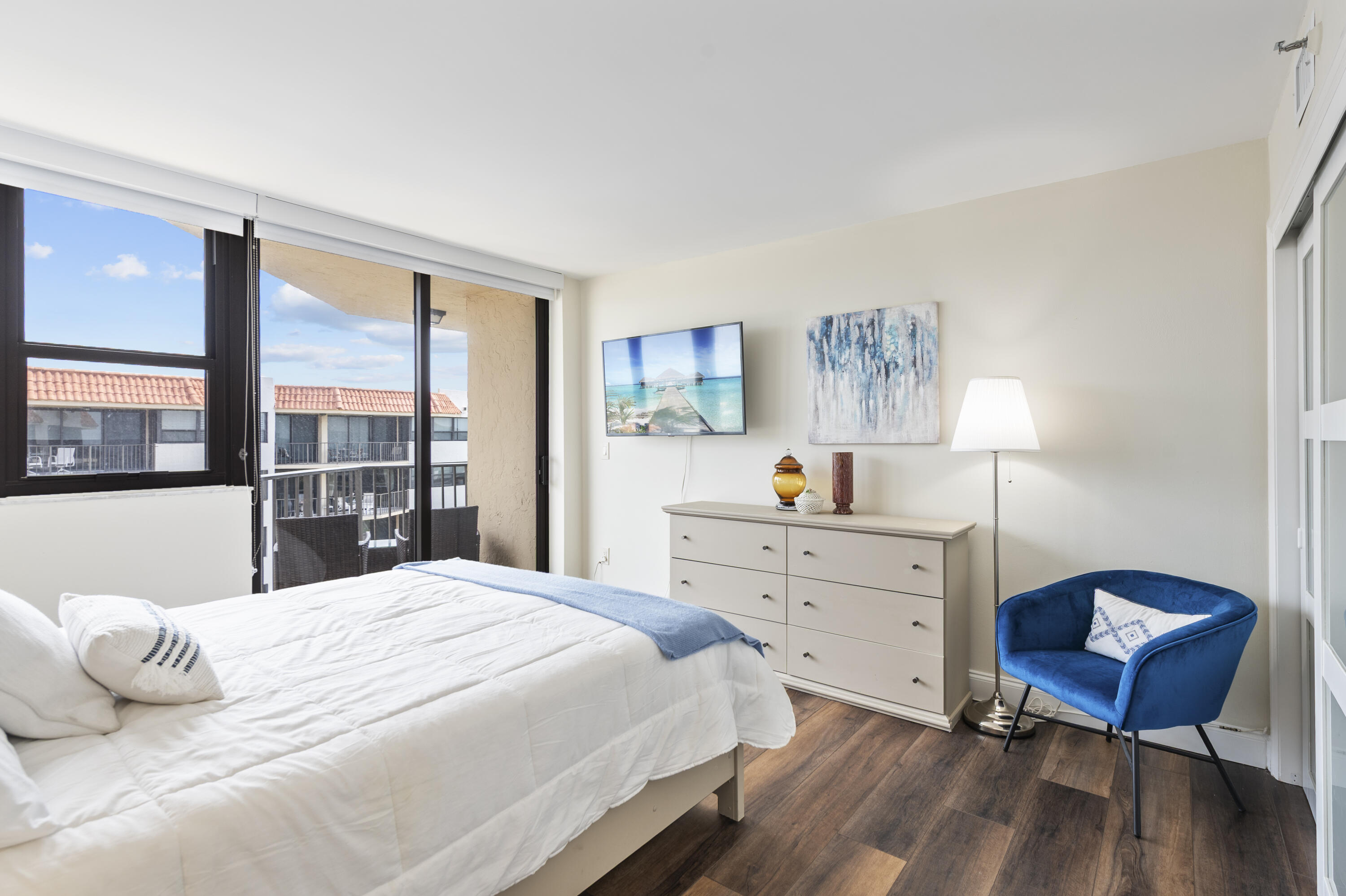 859 Jeffery Street 814