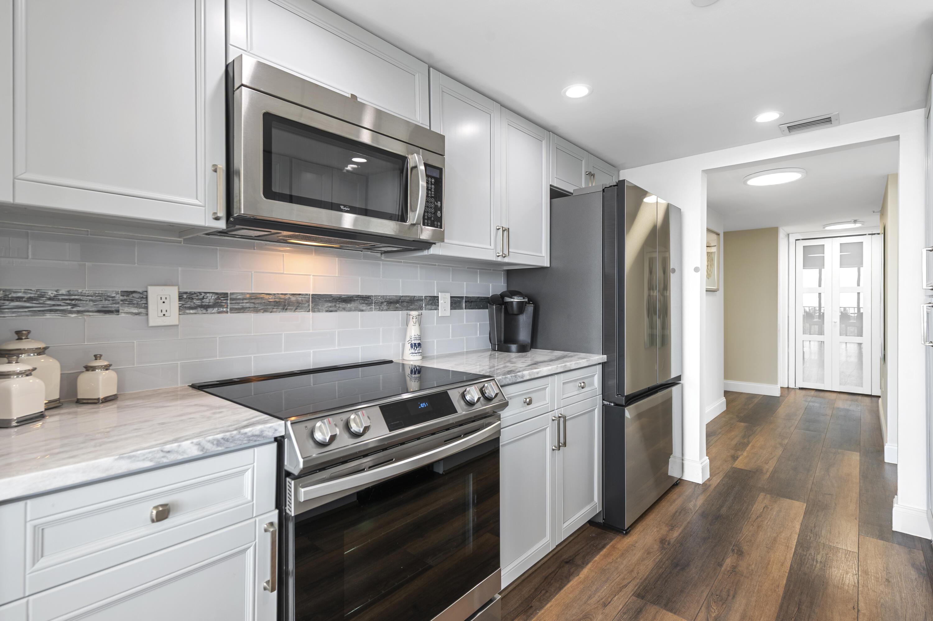 859 Jeffery Street 814