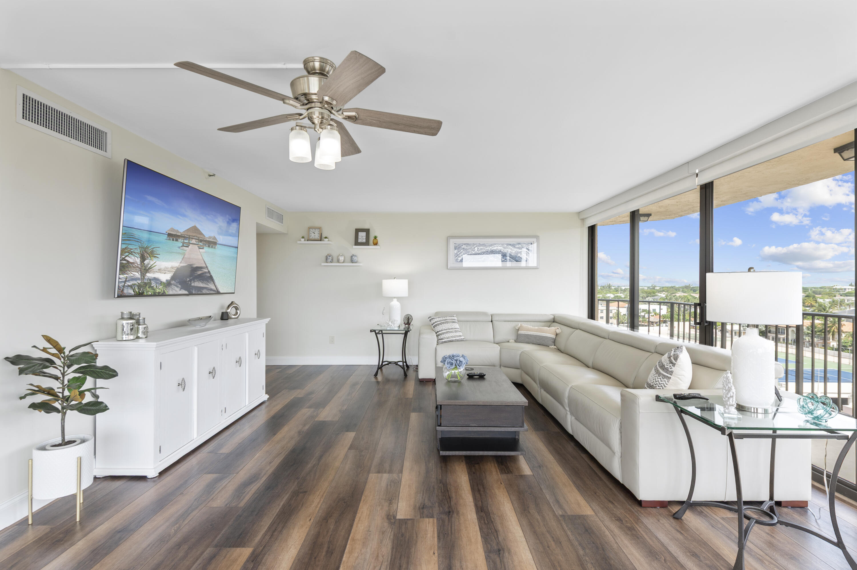 859 Jeffery Street 814