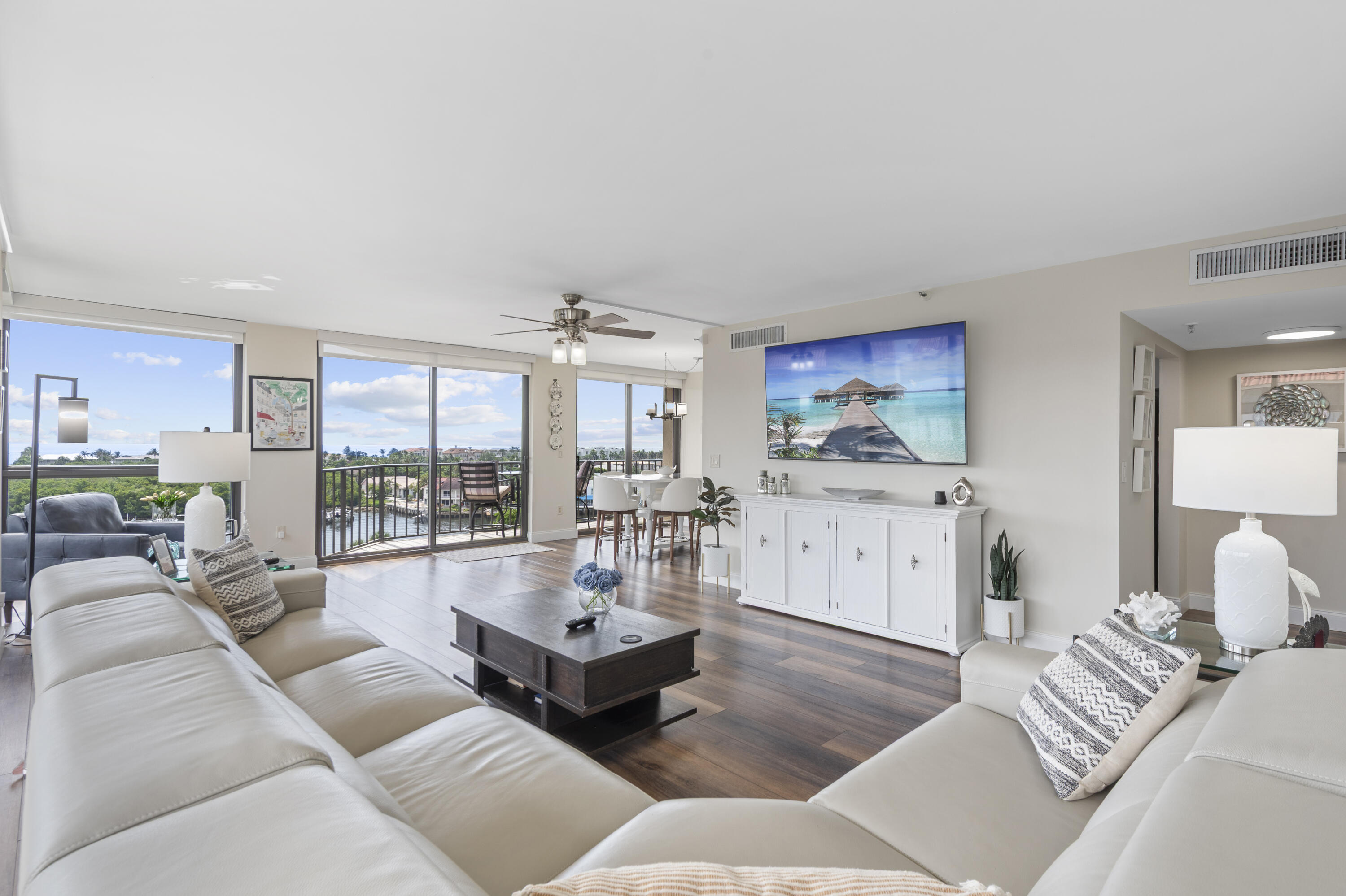 859 Jeffery Street 814