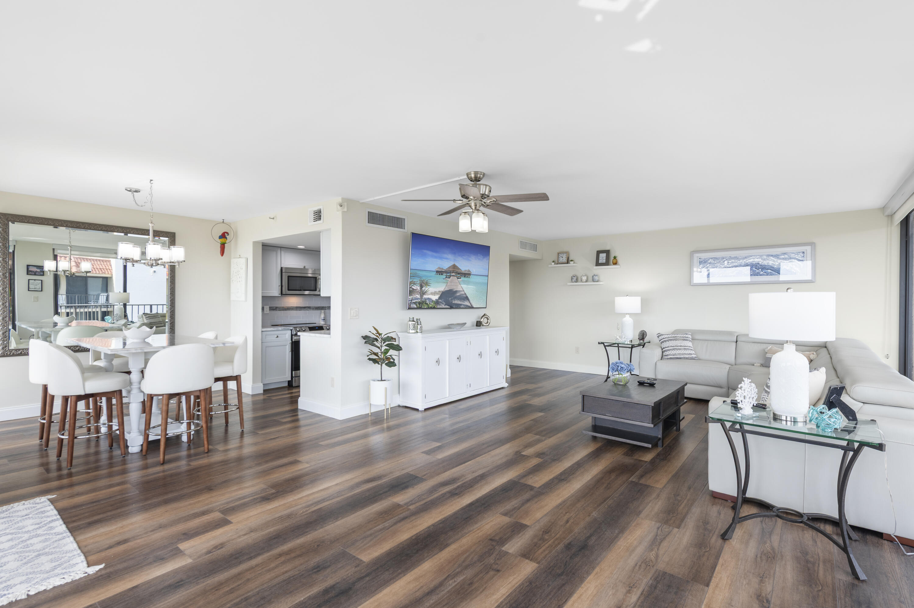 859 Jeffery Street 814