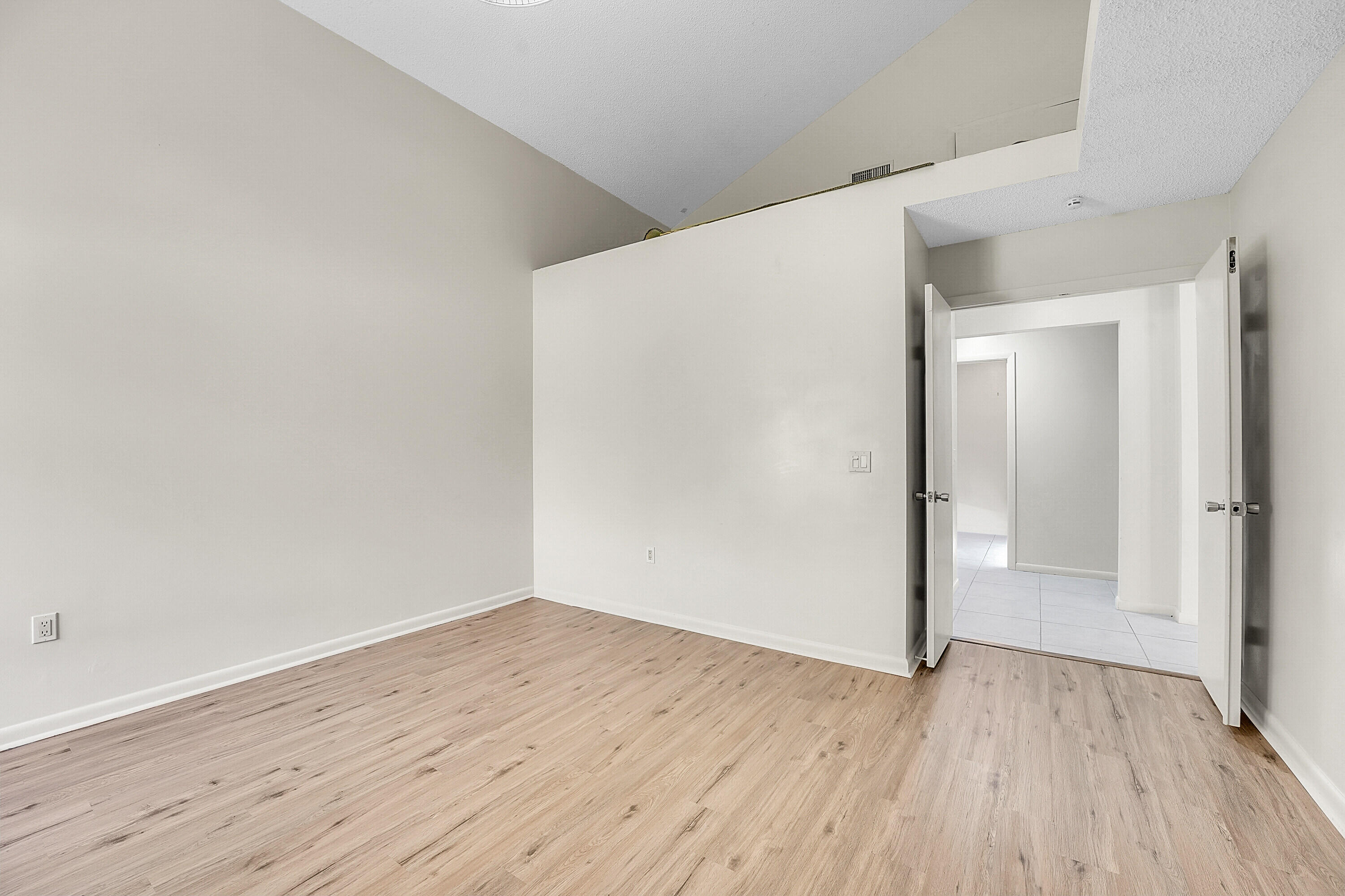 2800 Eagle Lane