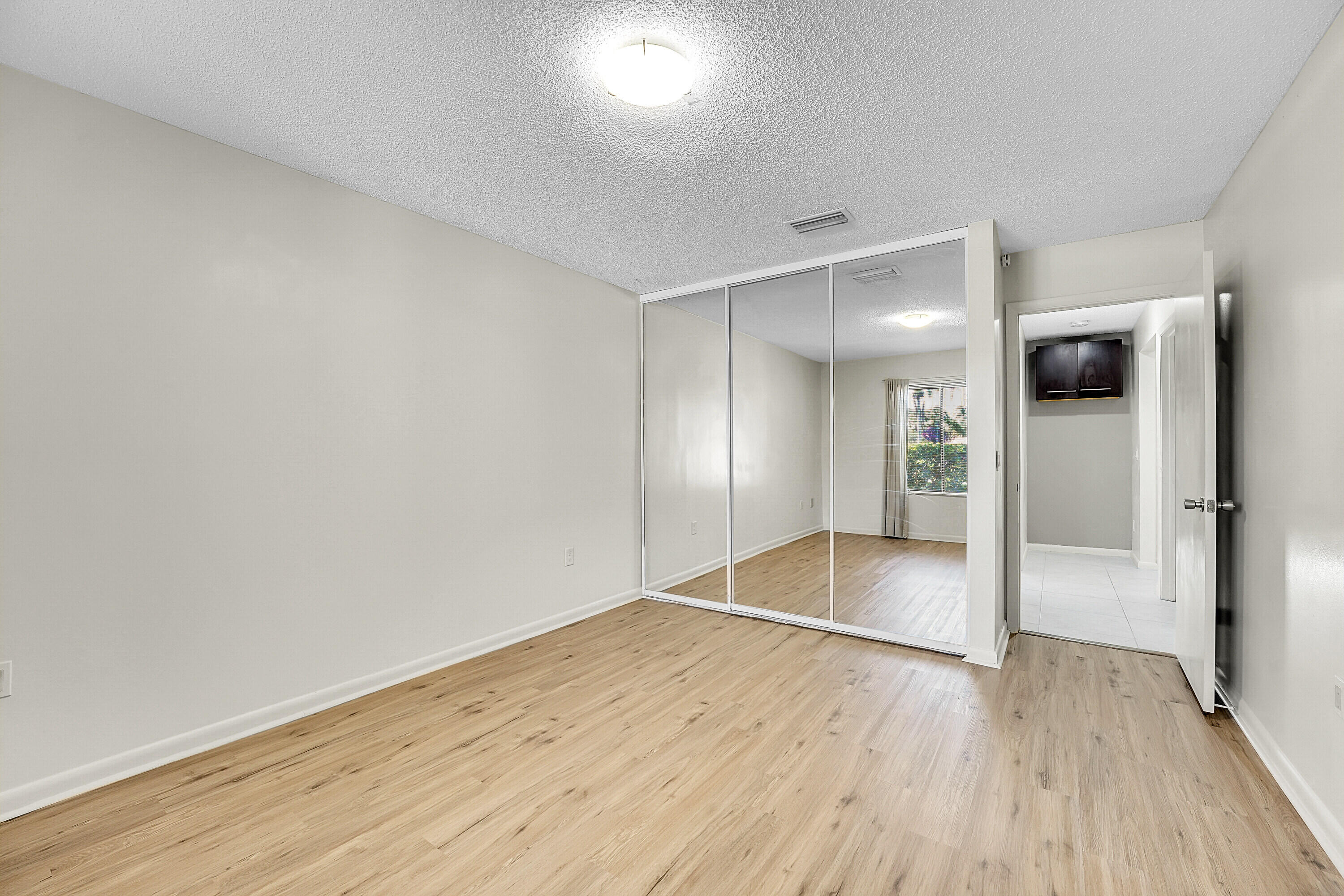 2800 Eagle Lane
