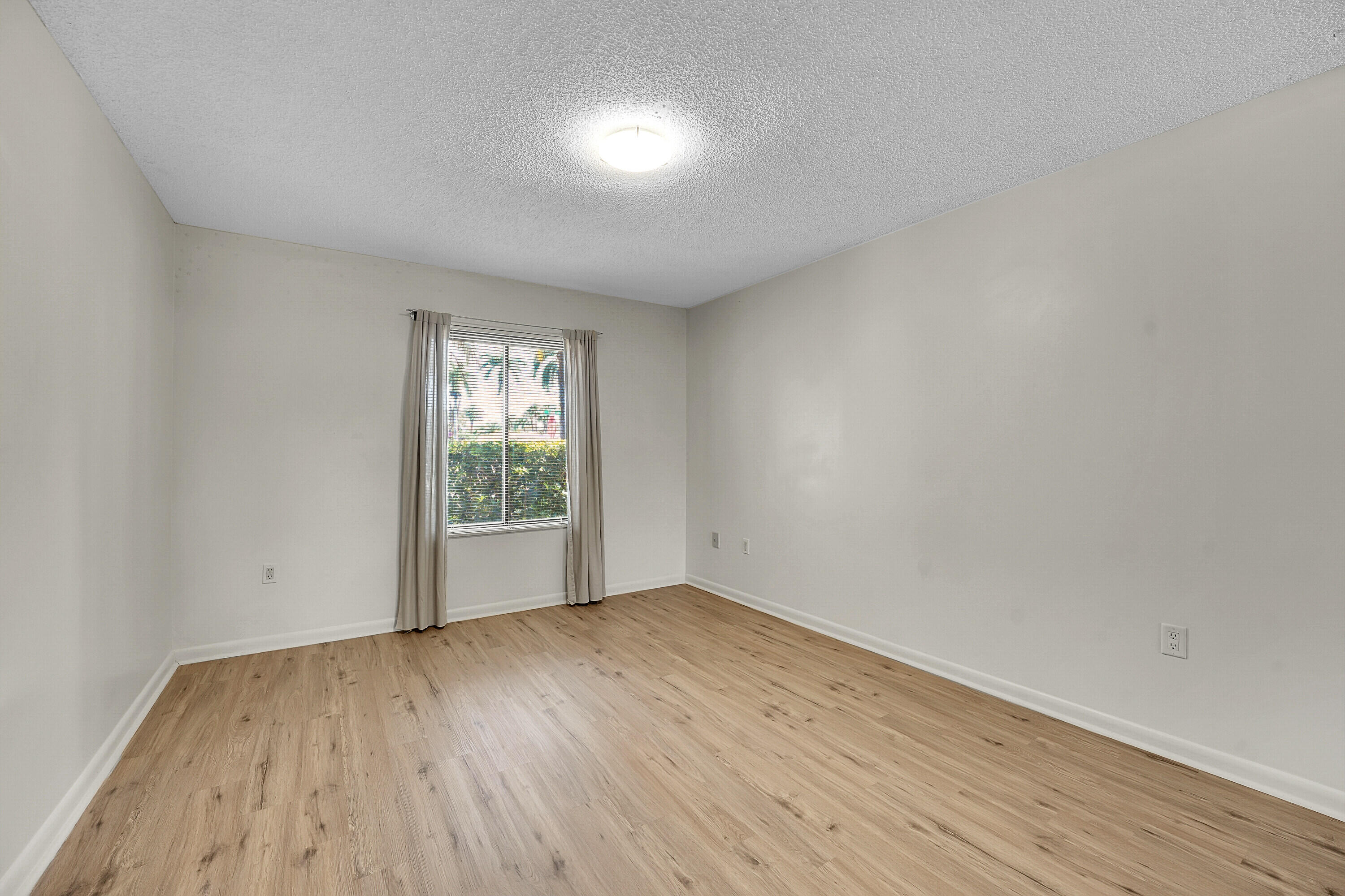 2800 Eagle Lane