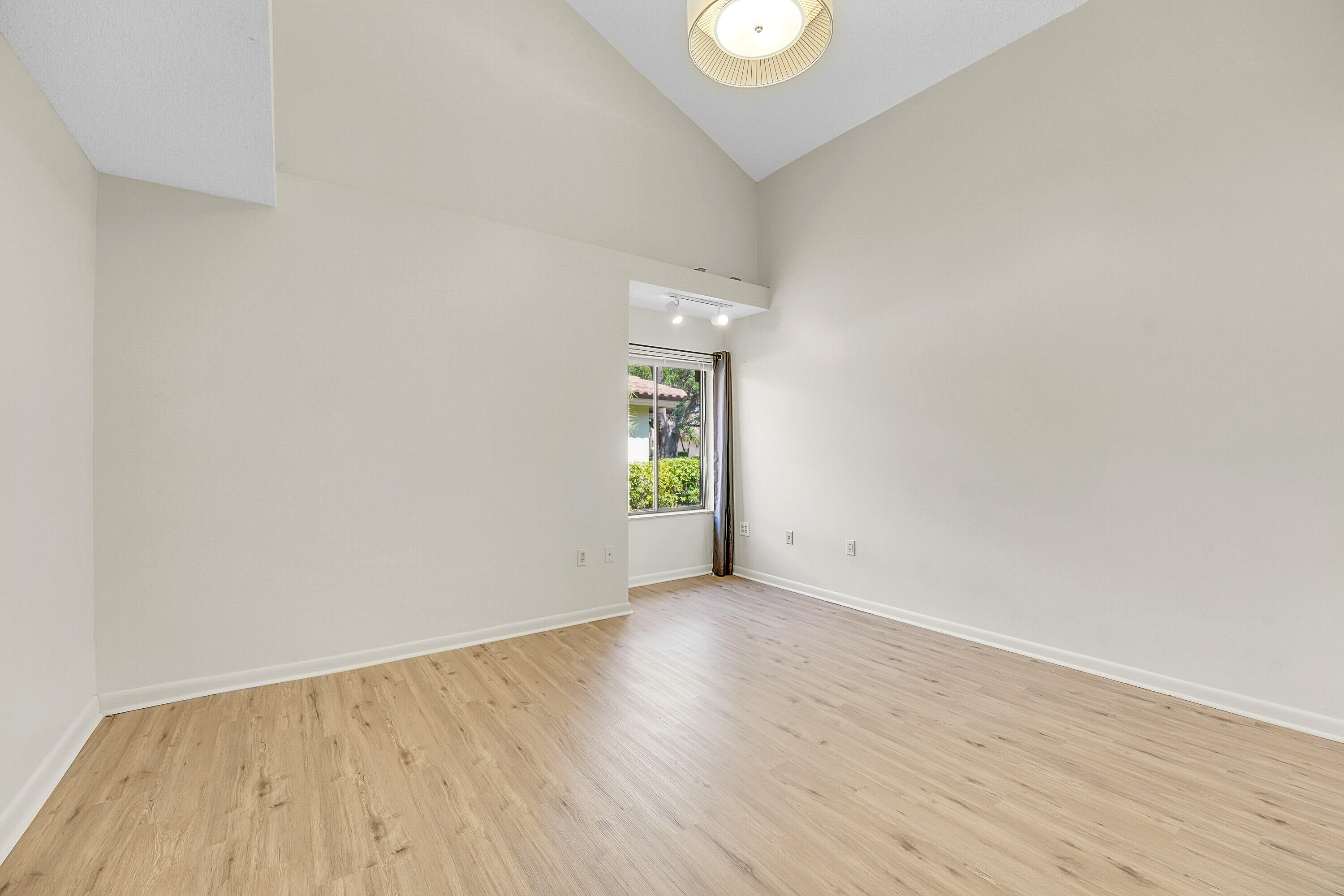 2800 Eagle Lane