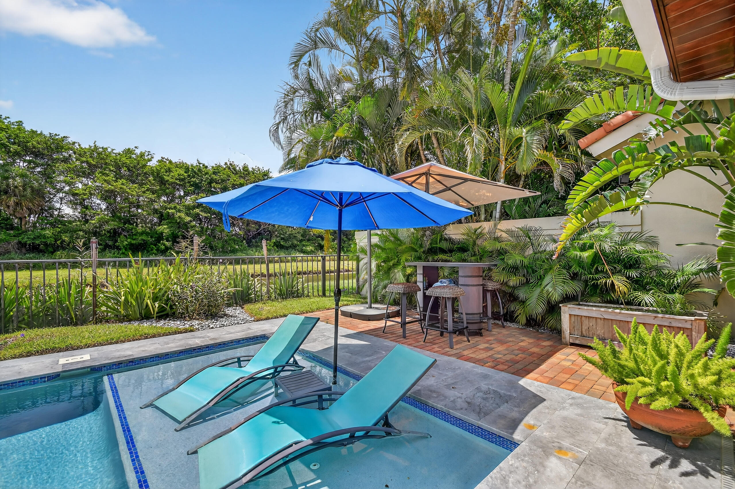 2535 Iroquois Circle