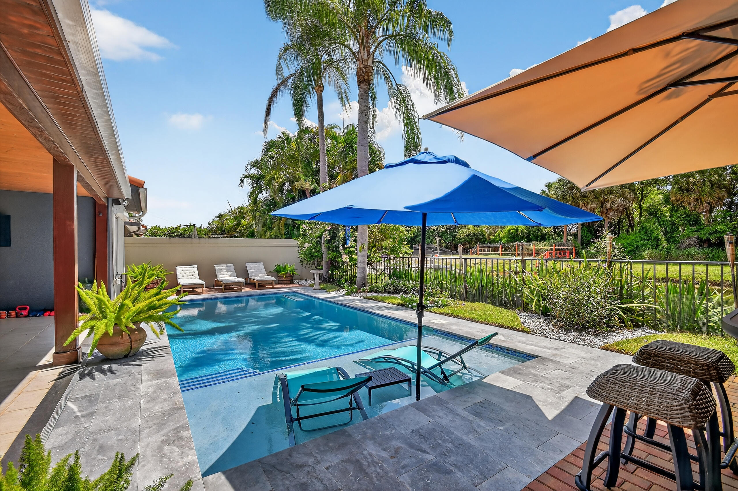2535 Iroquois Circle